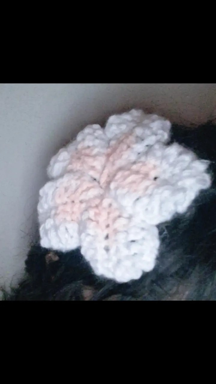 Homemade crochet pink and white hair clip, hair Clips 1PCS