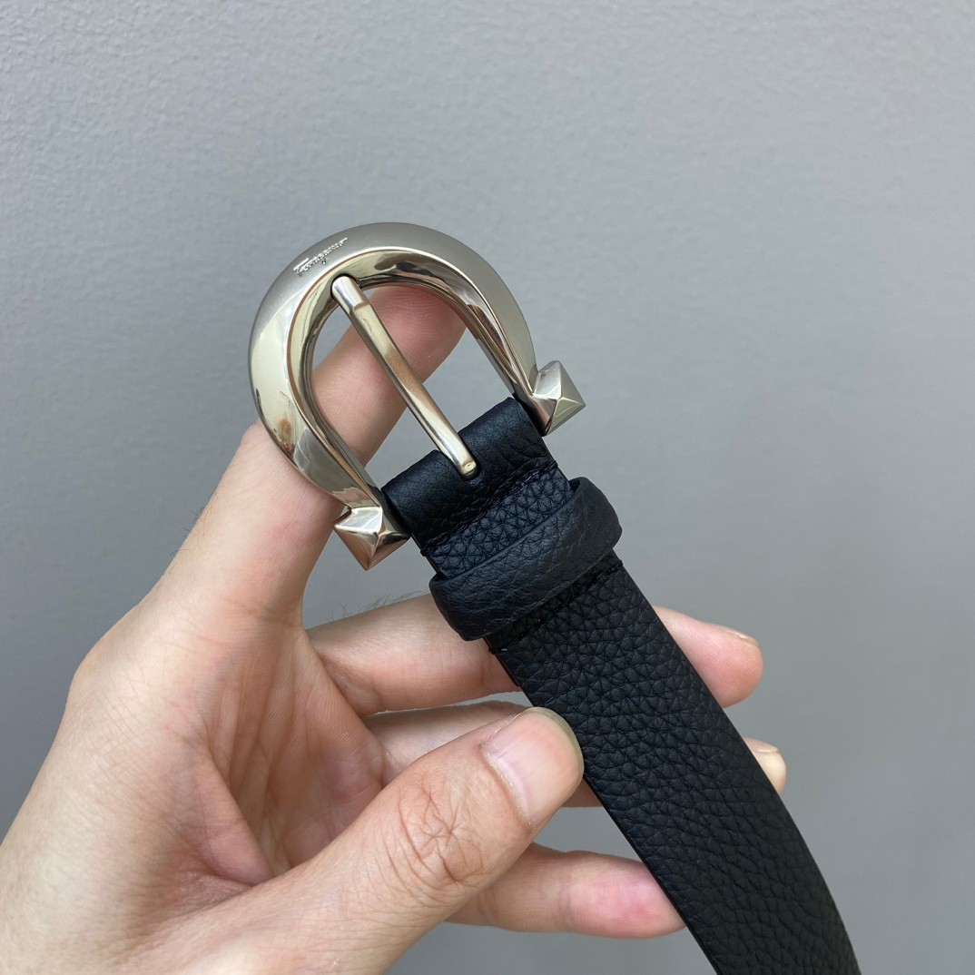 Salvatore Ferragamo Women’s Black belt with silver buckle