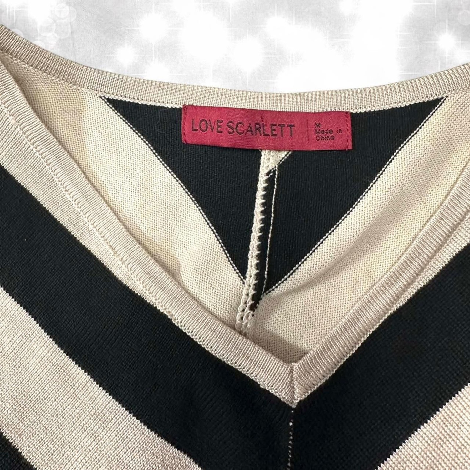 Preppy style chevron style 3/4 sleeve V-neck top