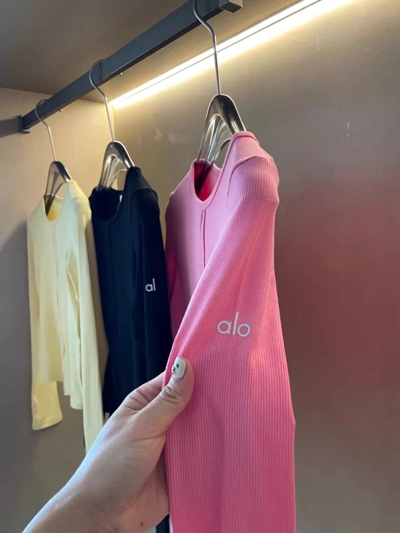 AIo Yoga Dreamlight Long Sleeve Top Stretchy Ribbed Keyholes Casual Women’s Top