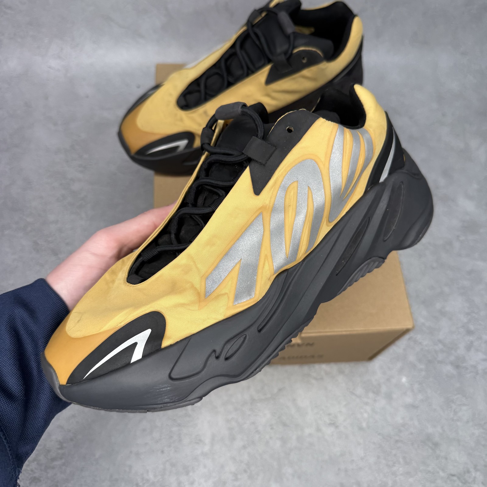 9M/10.5Wadidas Yeezy Boost 700 MNVN Honey Flux *pre-owned* SIZE 9GZ0717Pre-Owned