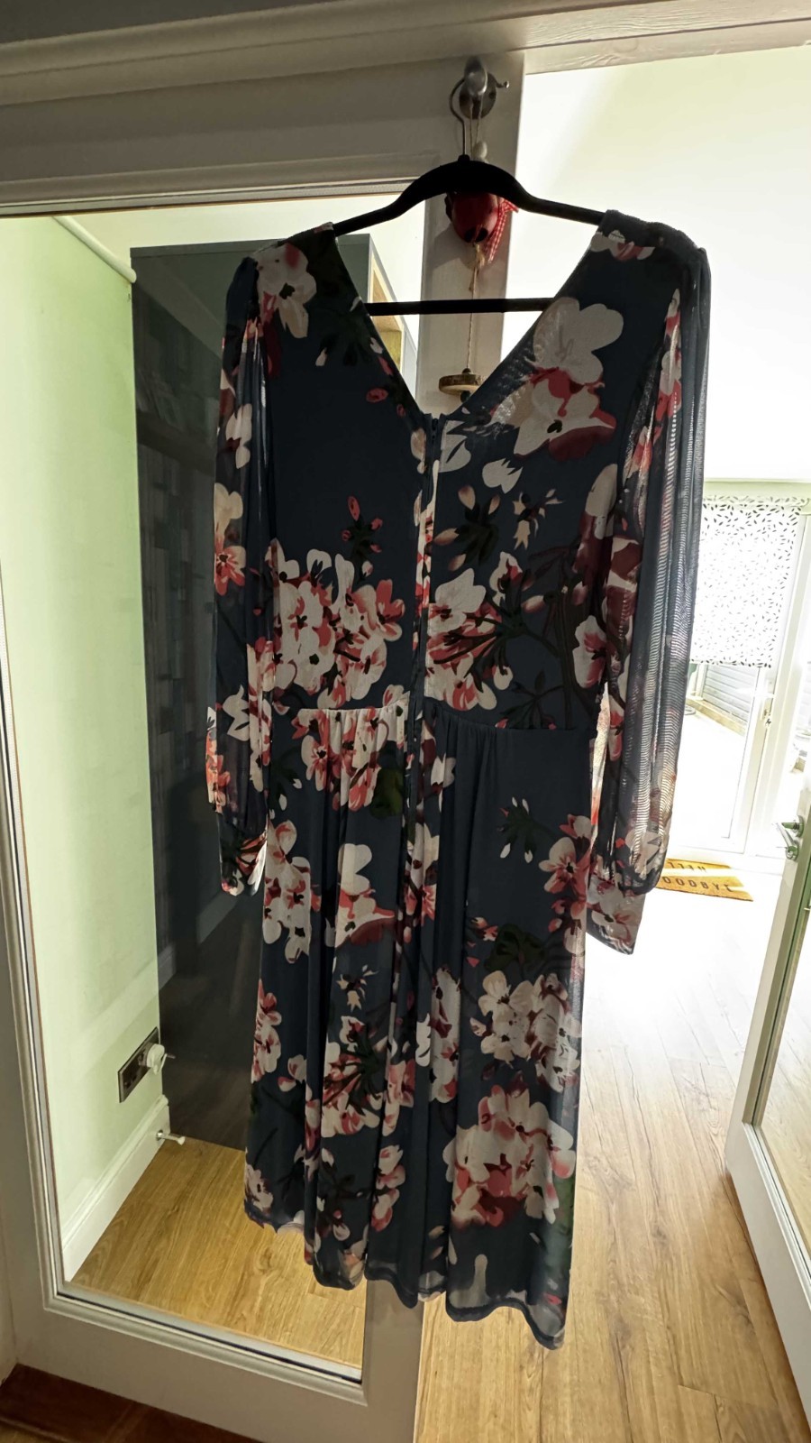 Ladies pale blue floral v-neck dress – Jolie Moi – U.K. Size 14