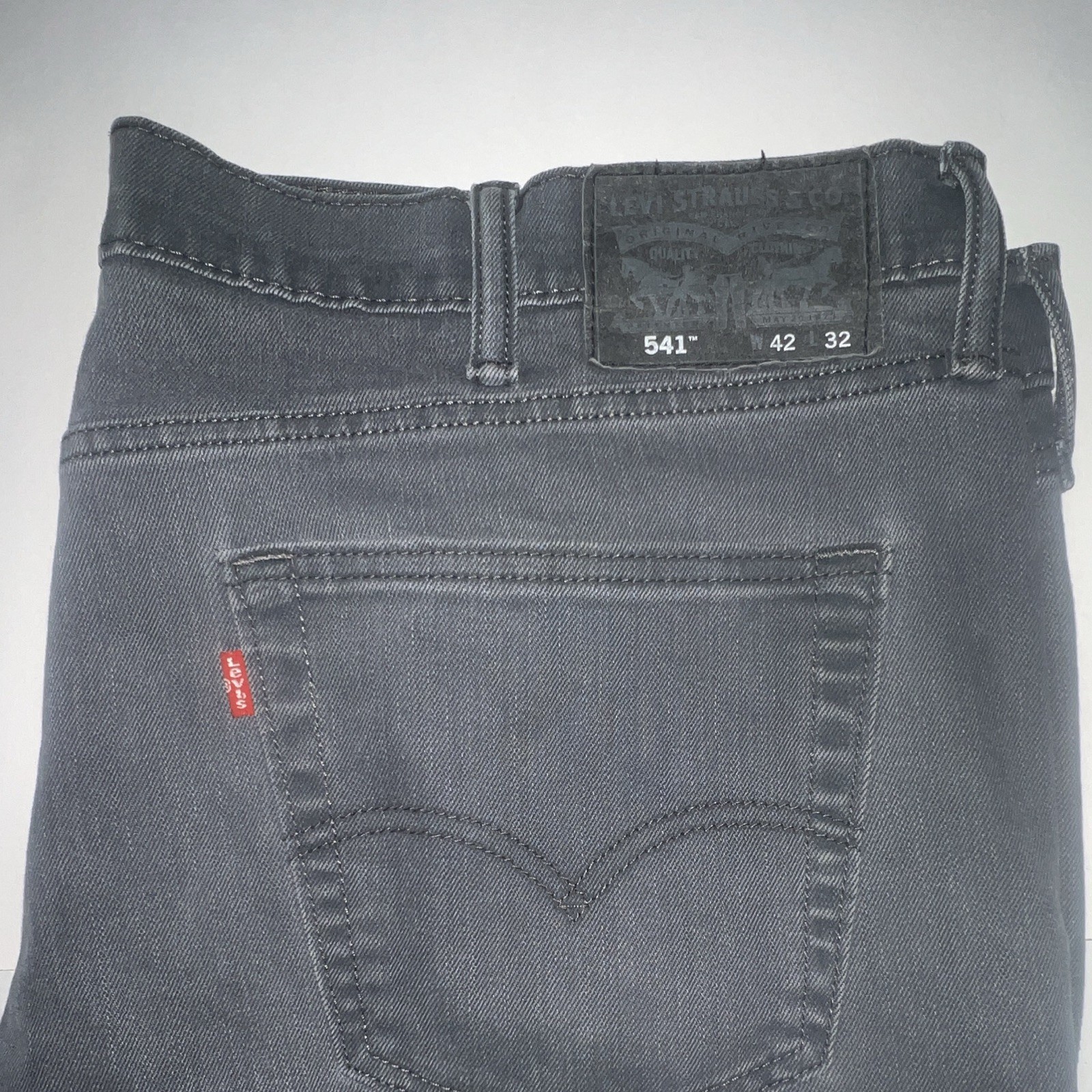 Levi’s 541 Jeans Men’s 42X32 Gray