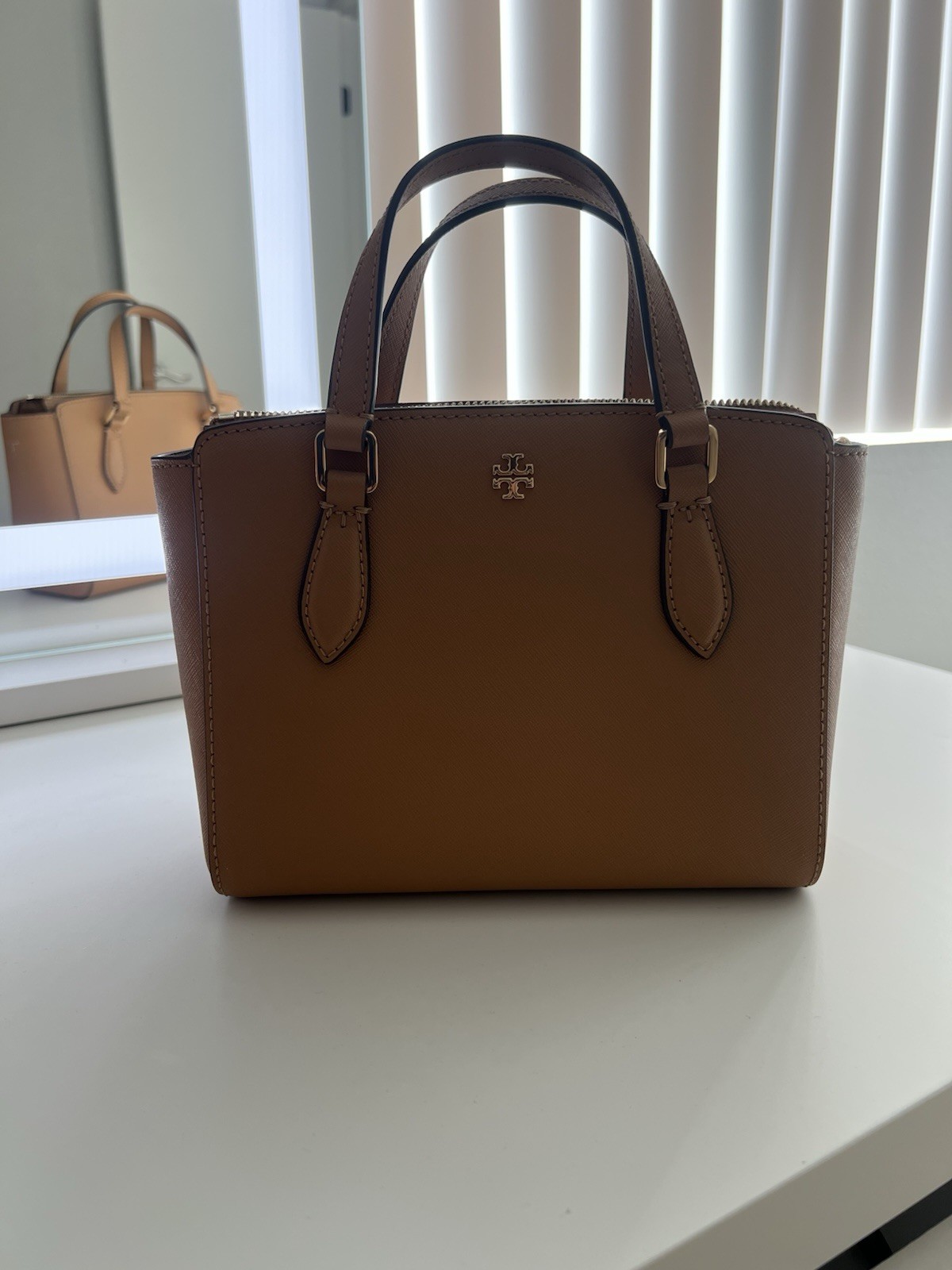 Tory Burch Women’s Medium Brown Solid Satchel Top Handle w/ Logo Stitching