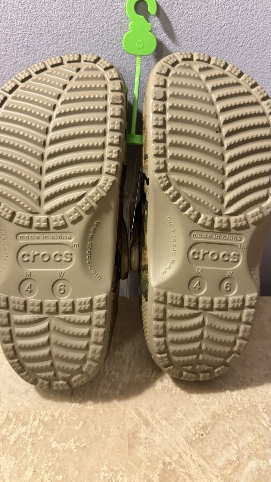 Authentic Crocs Veil Comfort Classic Clogs Size: Men 4 / Women 6 Camo Green New