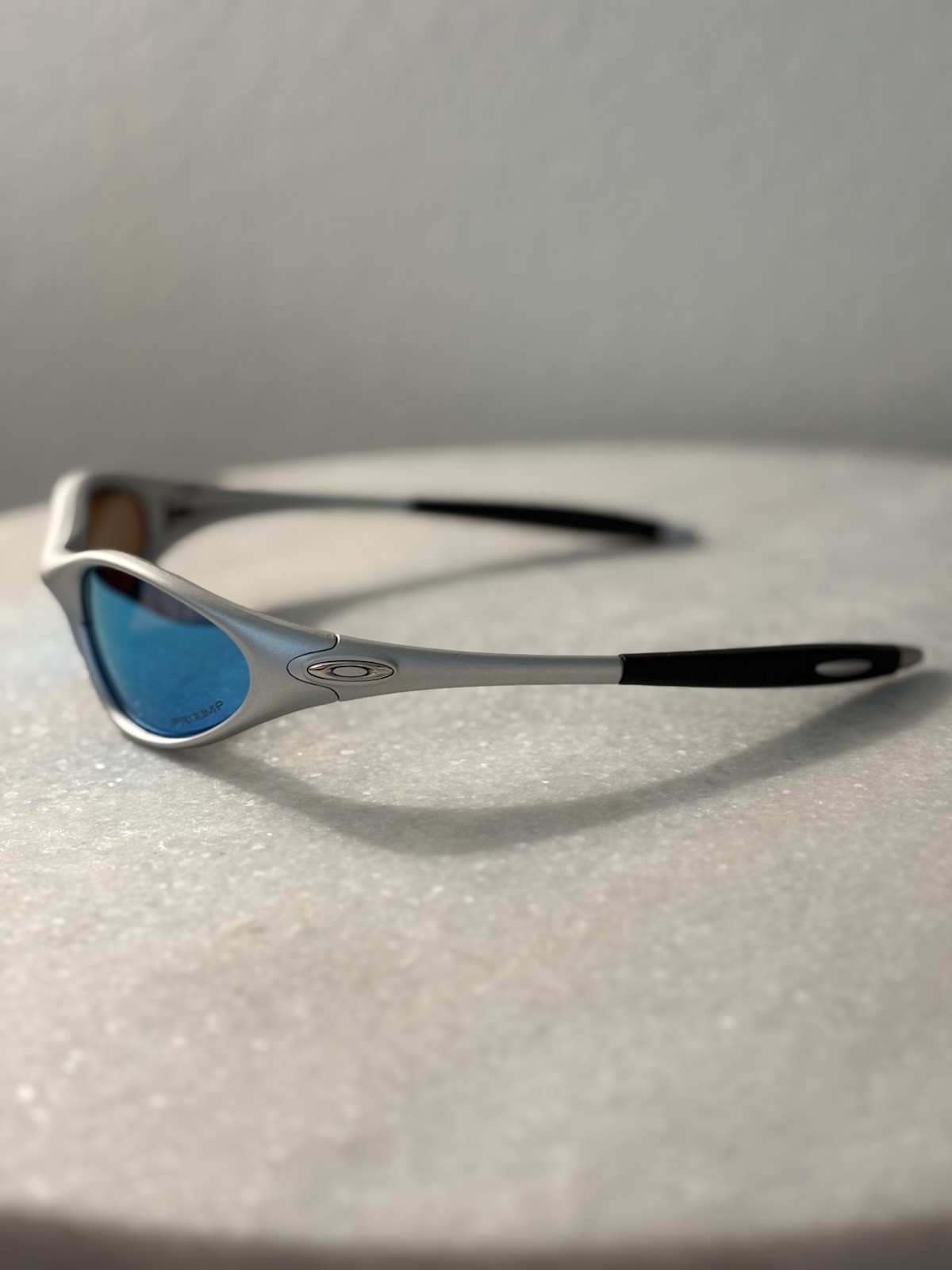 Oakley Minute 1.0 Men’s Oval Sunglasses Silver Frame Blue PRIZM Lenses