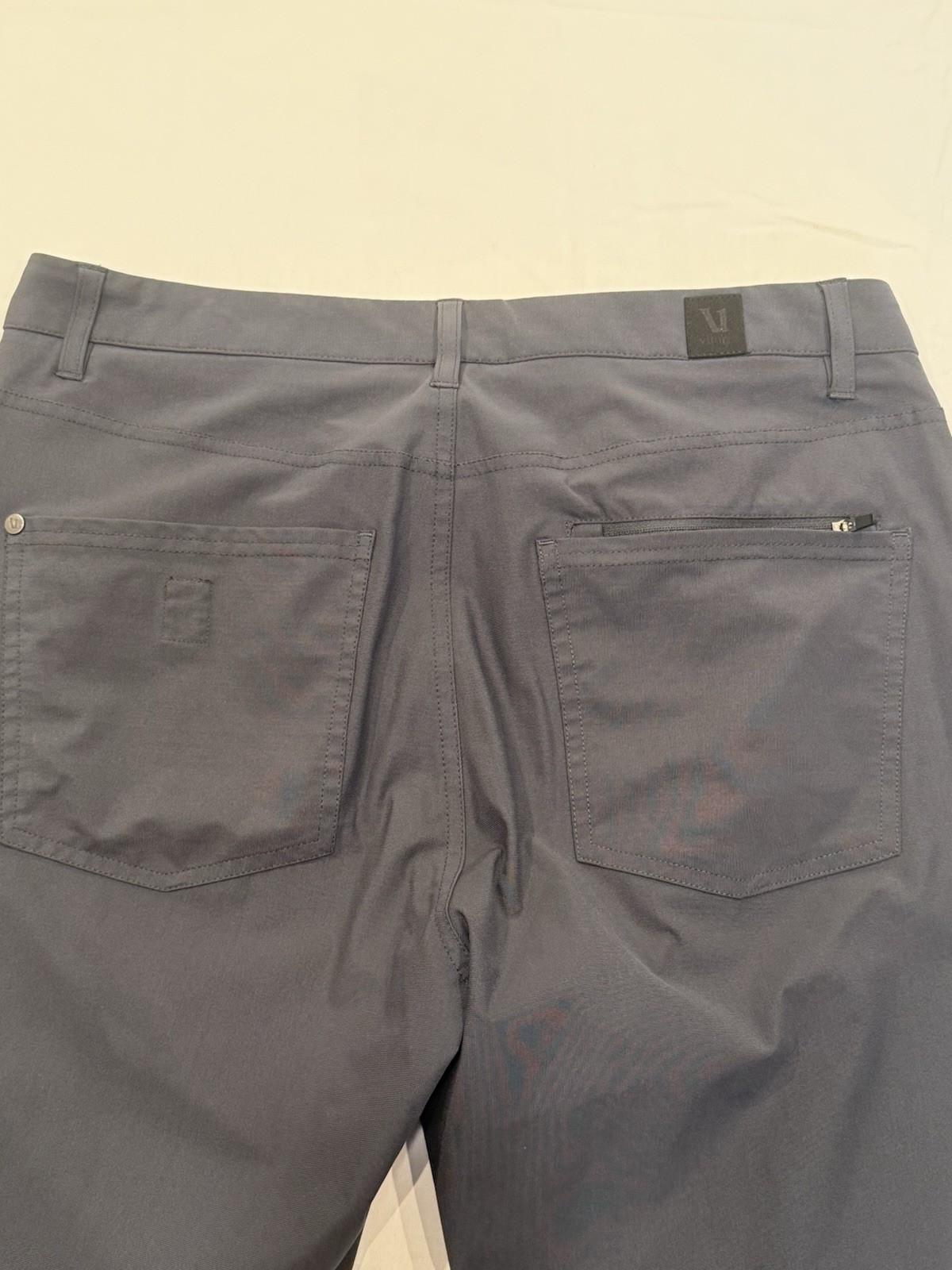 Men’s Vuori Meta Pants 32 Charcoal Gray V430 Athletic Slim Stretch Chino Golf