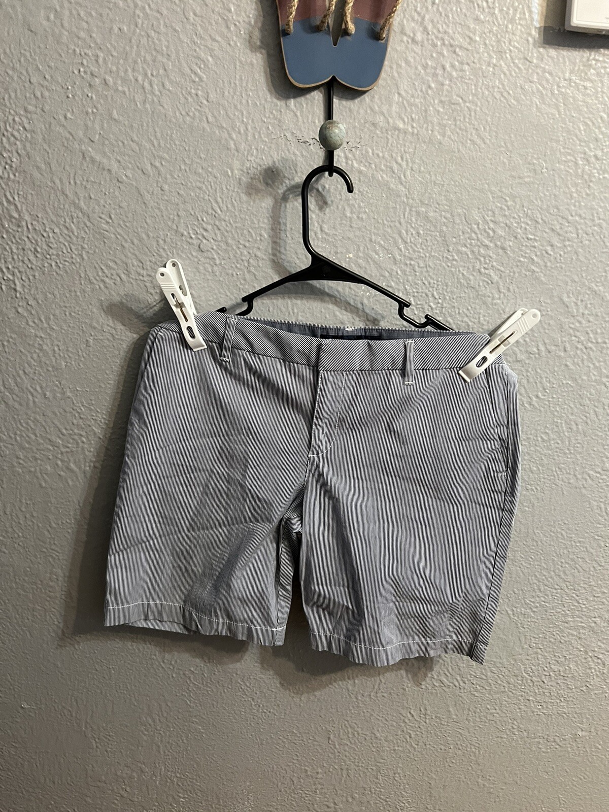 Womens Tommy Hilfiger Bermuda Shorts Size 8 Inseam 8.5 Inches Blue Striped