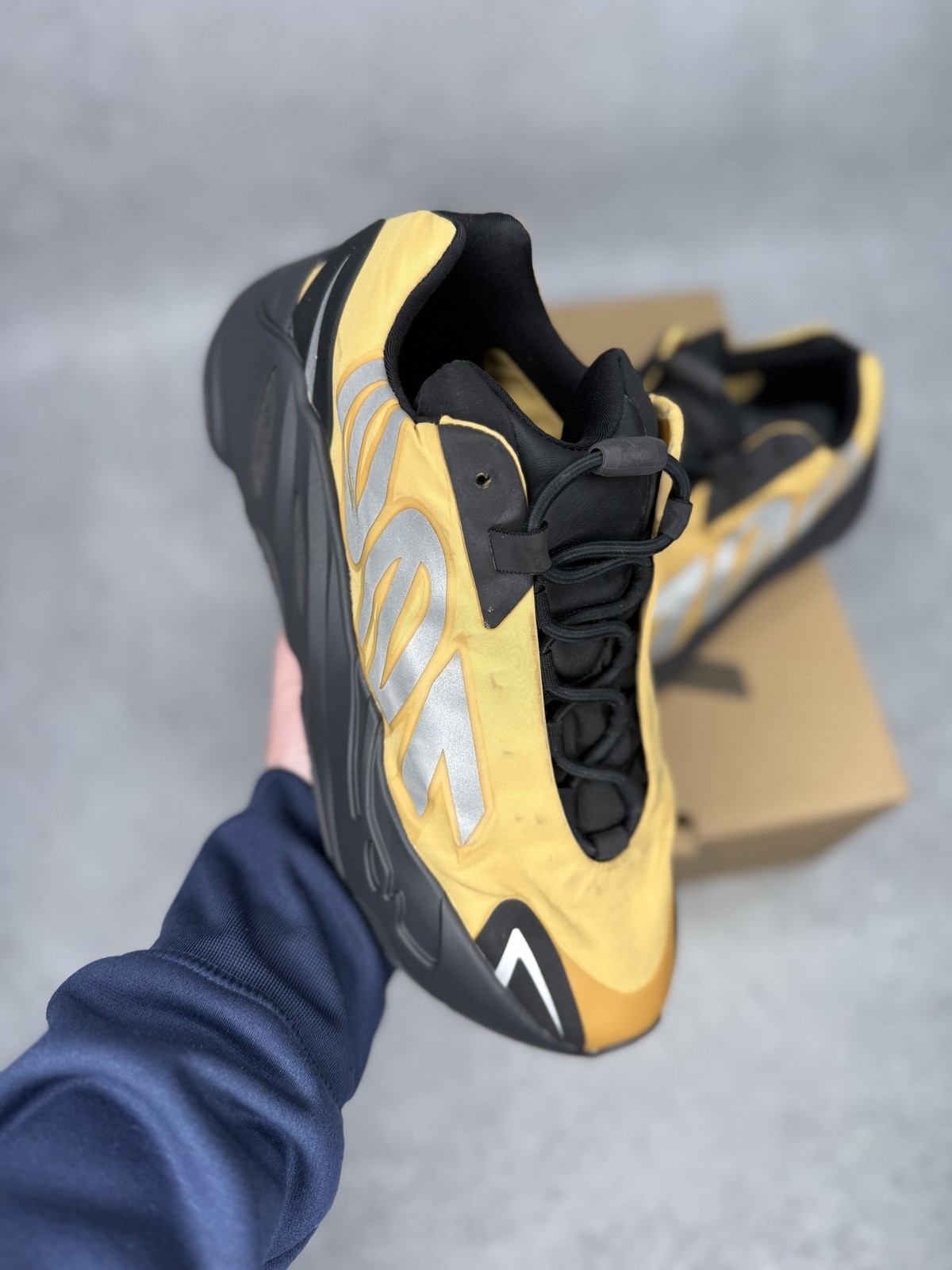 9M/10.5Wadidas Yeezy Boost 700 MNVN Honey Flux *pre-owned* SIZE 9GZ0717Pre-Owned