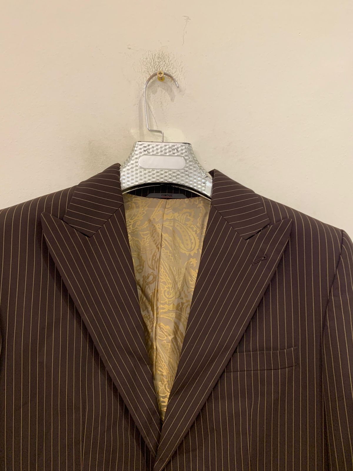 Vintage wool blend classic peak lapel brown striped 2 button suit 40L
