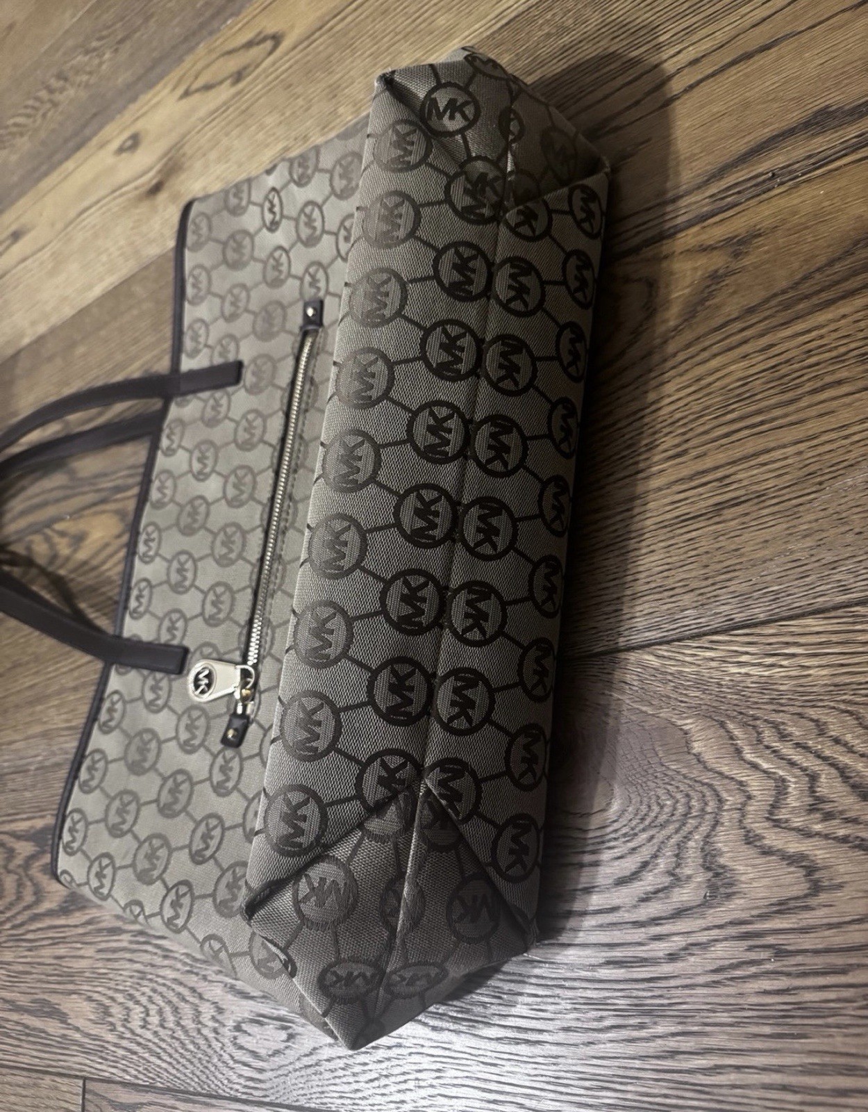 Michael Kors Signature Logo Monogram Tote Bag Zip Large Gray Brown Handles