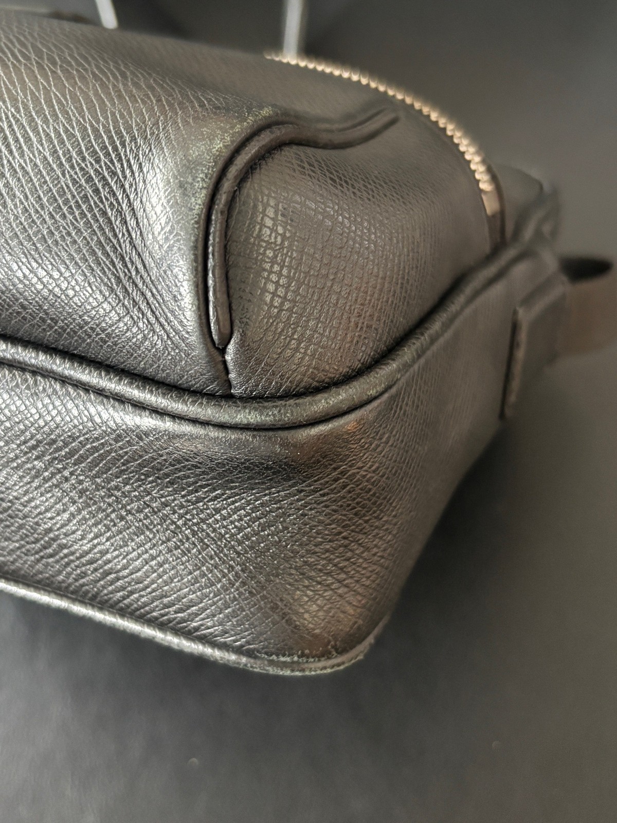 Louis Vuitton Pre-Owned Authentic Messenger Bag Black Free Tracked Shipping