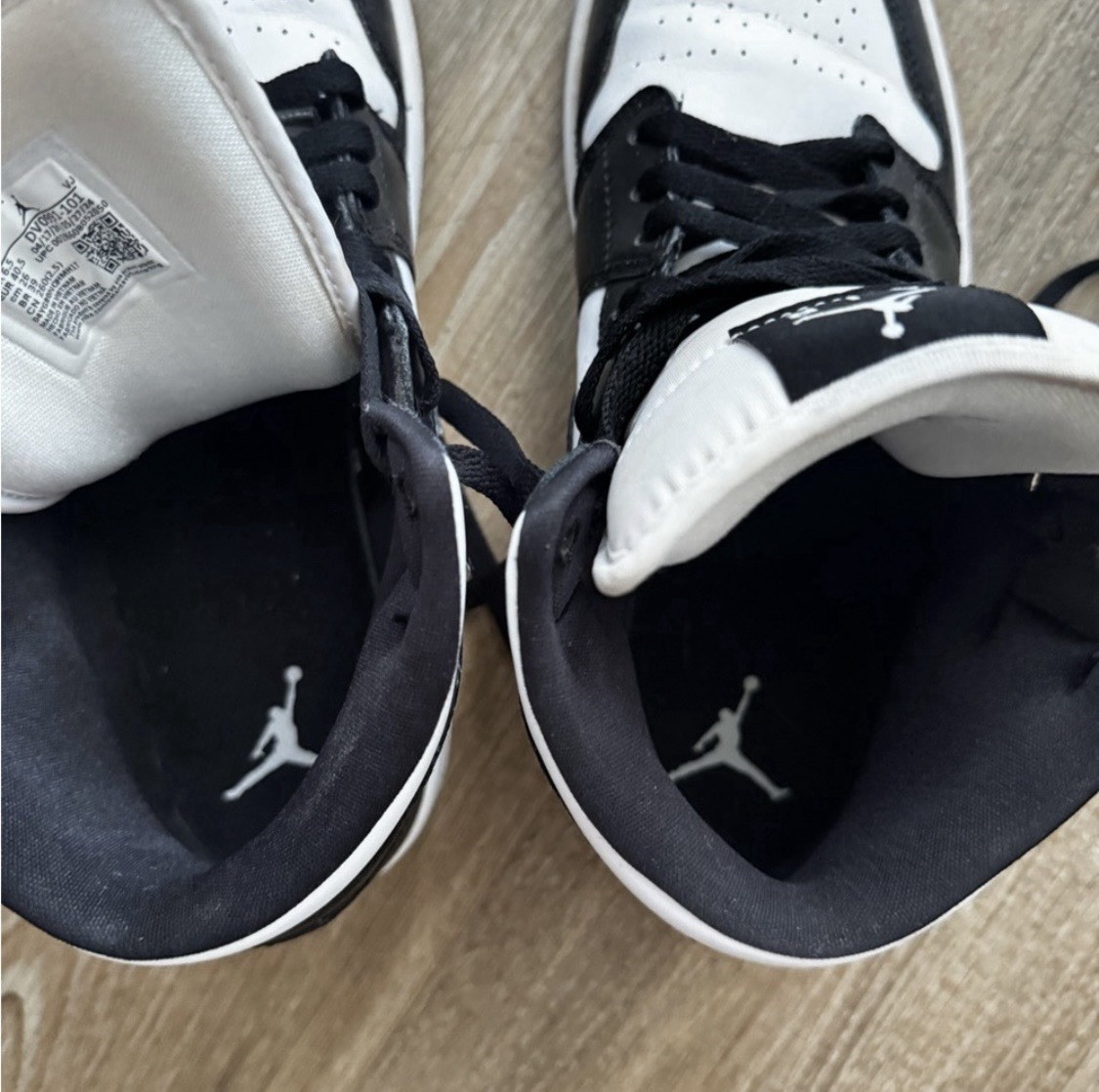 Jordan Air Jordan 1 Mid Black/White Mid Top Leather Sneakers DV0991-101