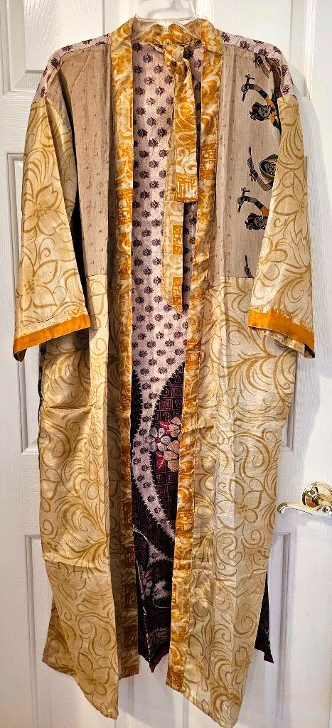 Art Silk Kimono Robe~ Women’s One Size~ Kimono w/Tie~ Floral, Sarees ~Beige ~NEW
