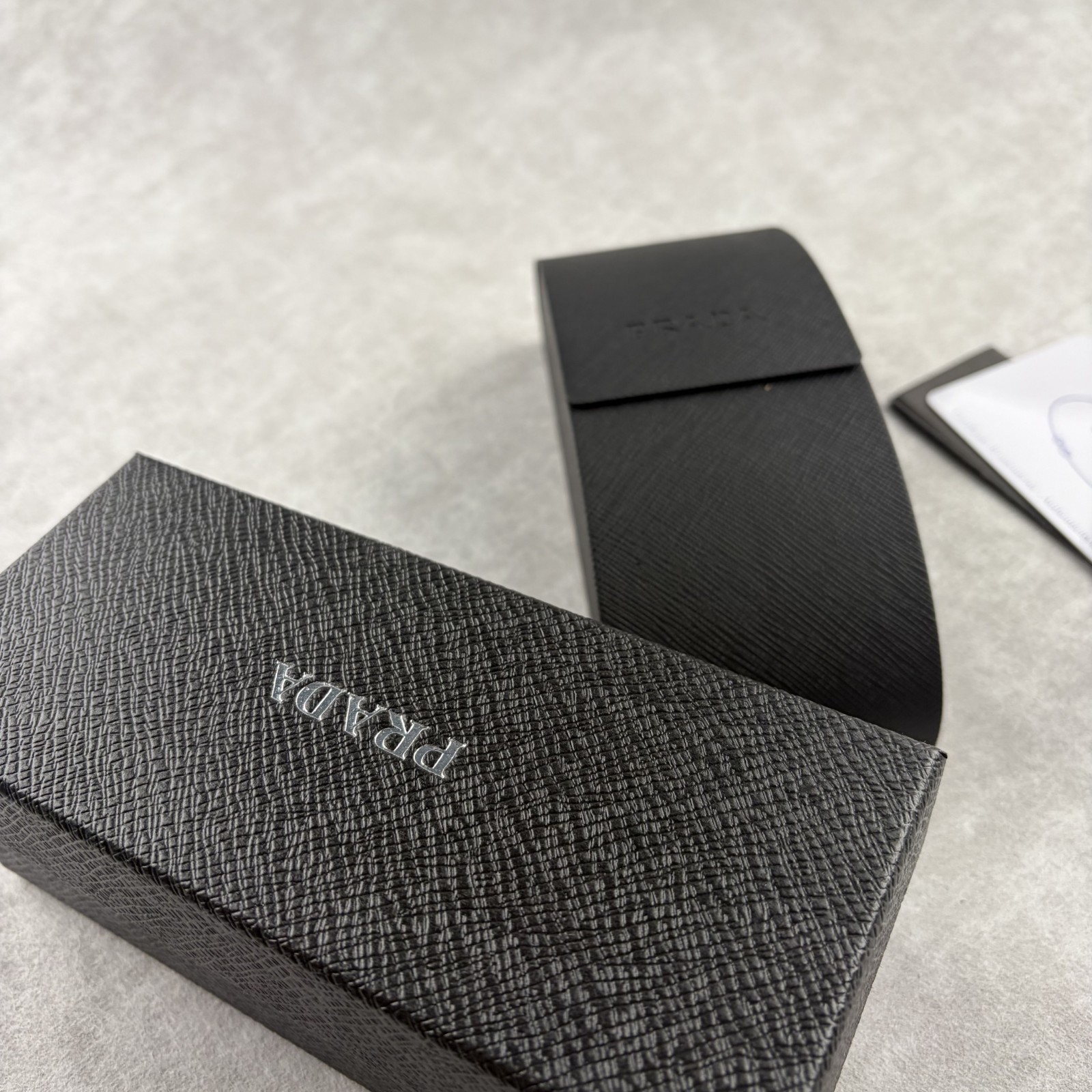 New In Box – Prada Men’s & Women’s Square Designer Sunglasses Classic Frame