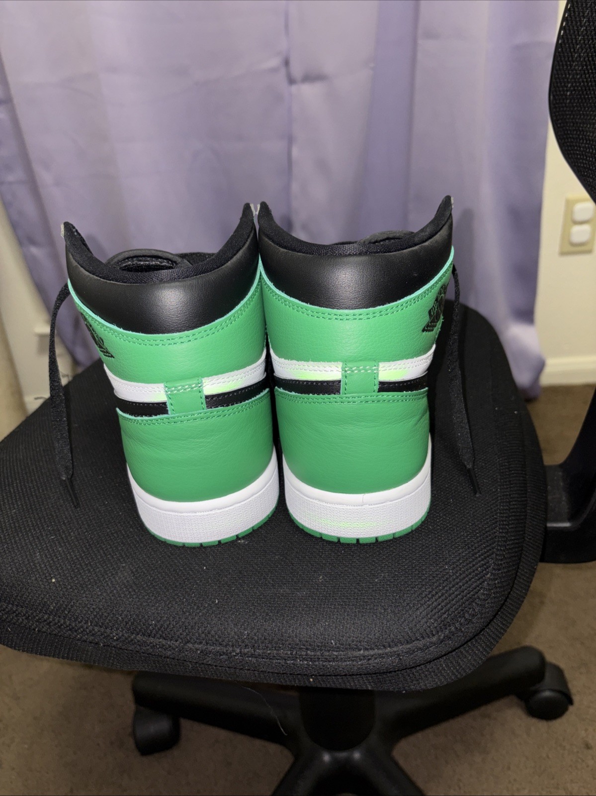 Nike Air Jordan 1 Retro High OG Sneakers Lucky Green, Size 9.5