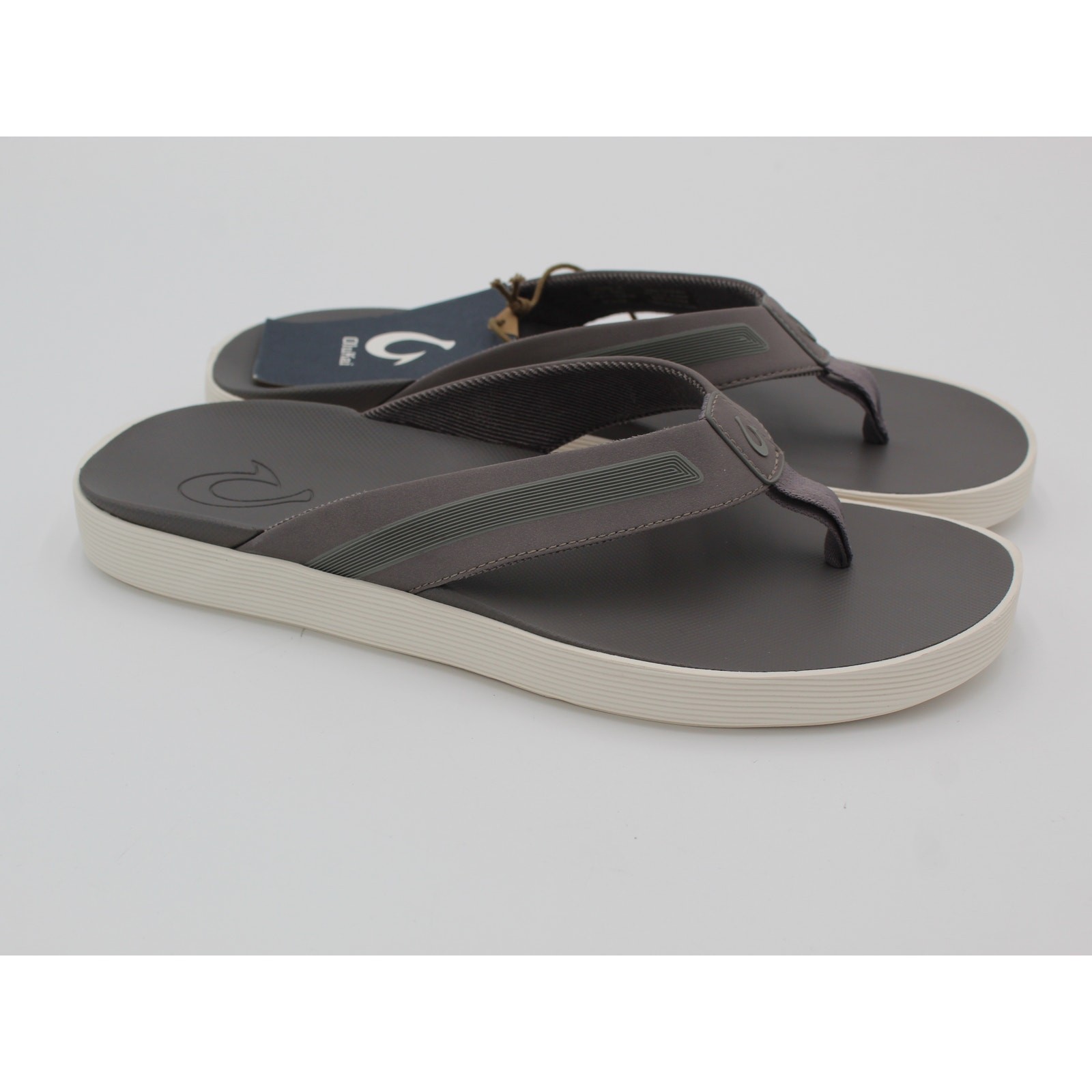 OluKai Flip Flops Mens Size 11 Gray Comfort Beach Sandals Summer Casual TAGS