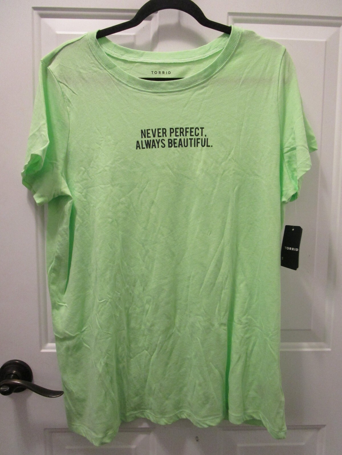 TORRID GREEN “NEVER PERFECT ALWAYS BEAUTIFUL” S/S CREW TEE TOP NEW