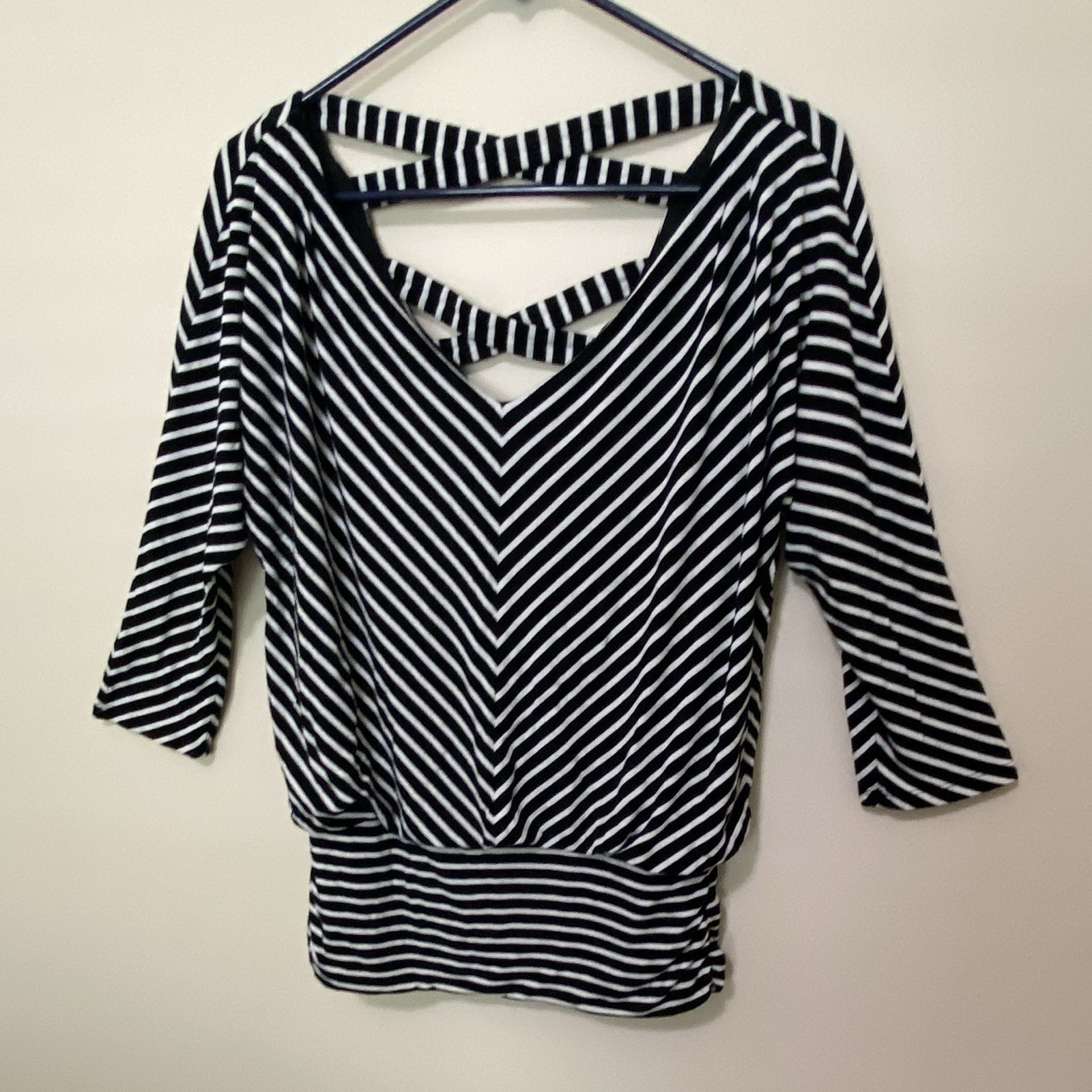 White House Black Market Women’s Black White Striped V-Neck 3/4 Sleeve Top M