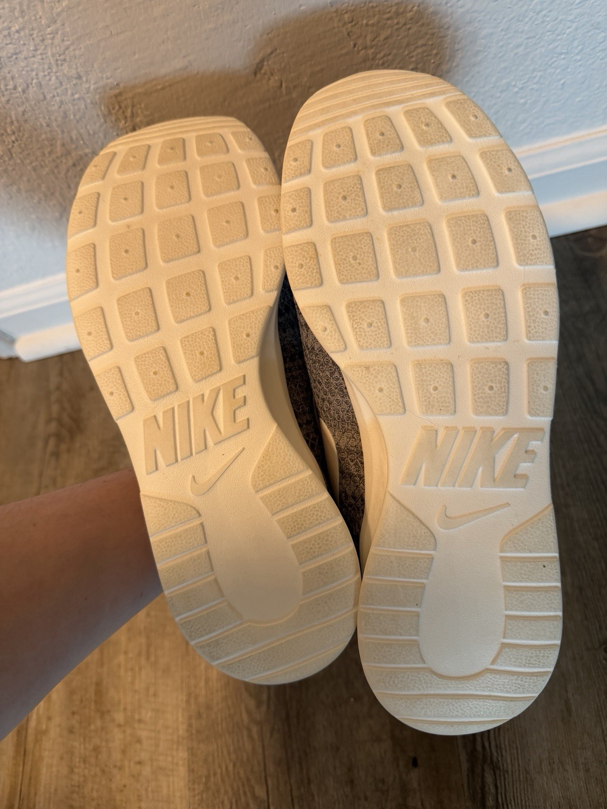 Nike Womens Gray Running Shoes Sneakers Size 8.5 Gym Casual