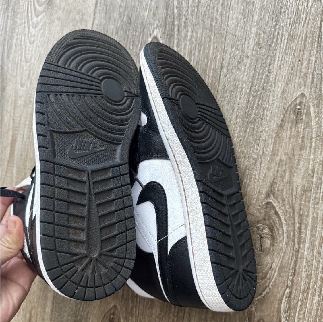 Jordan Air Jordan 1 Mid Black/White Mid Top Leather Sneakers DV0991-101