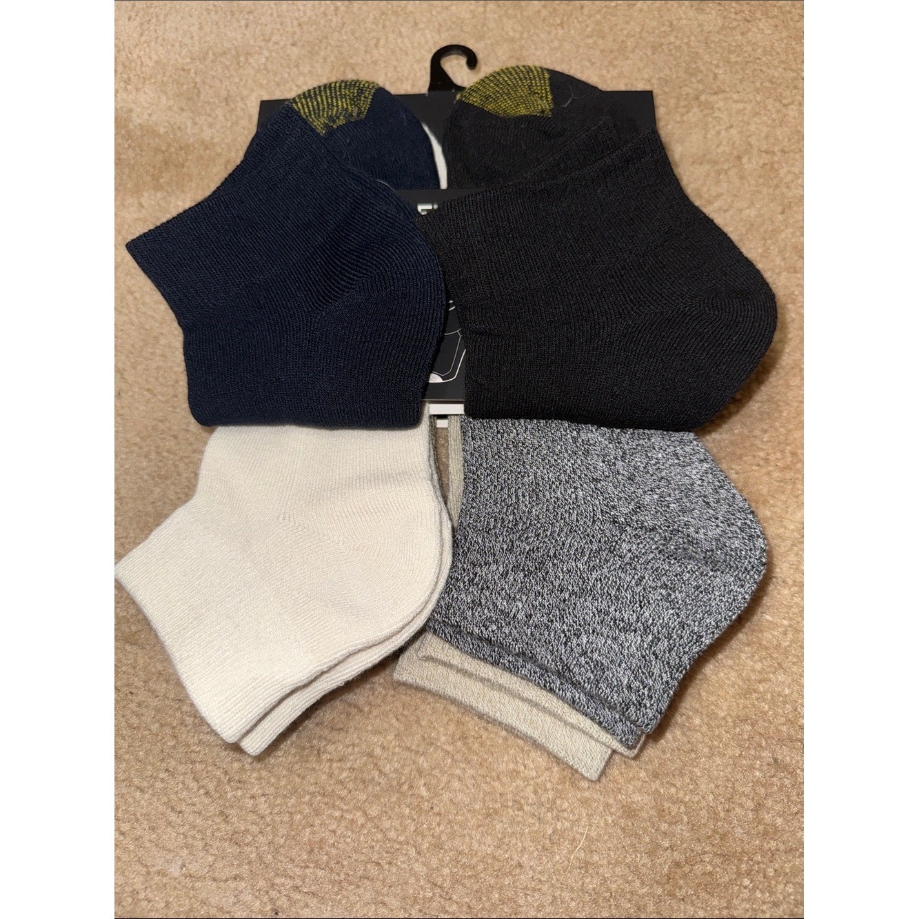 Gold Toe Casual No-Show Socks in White and Olive