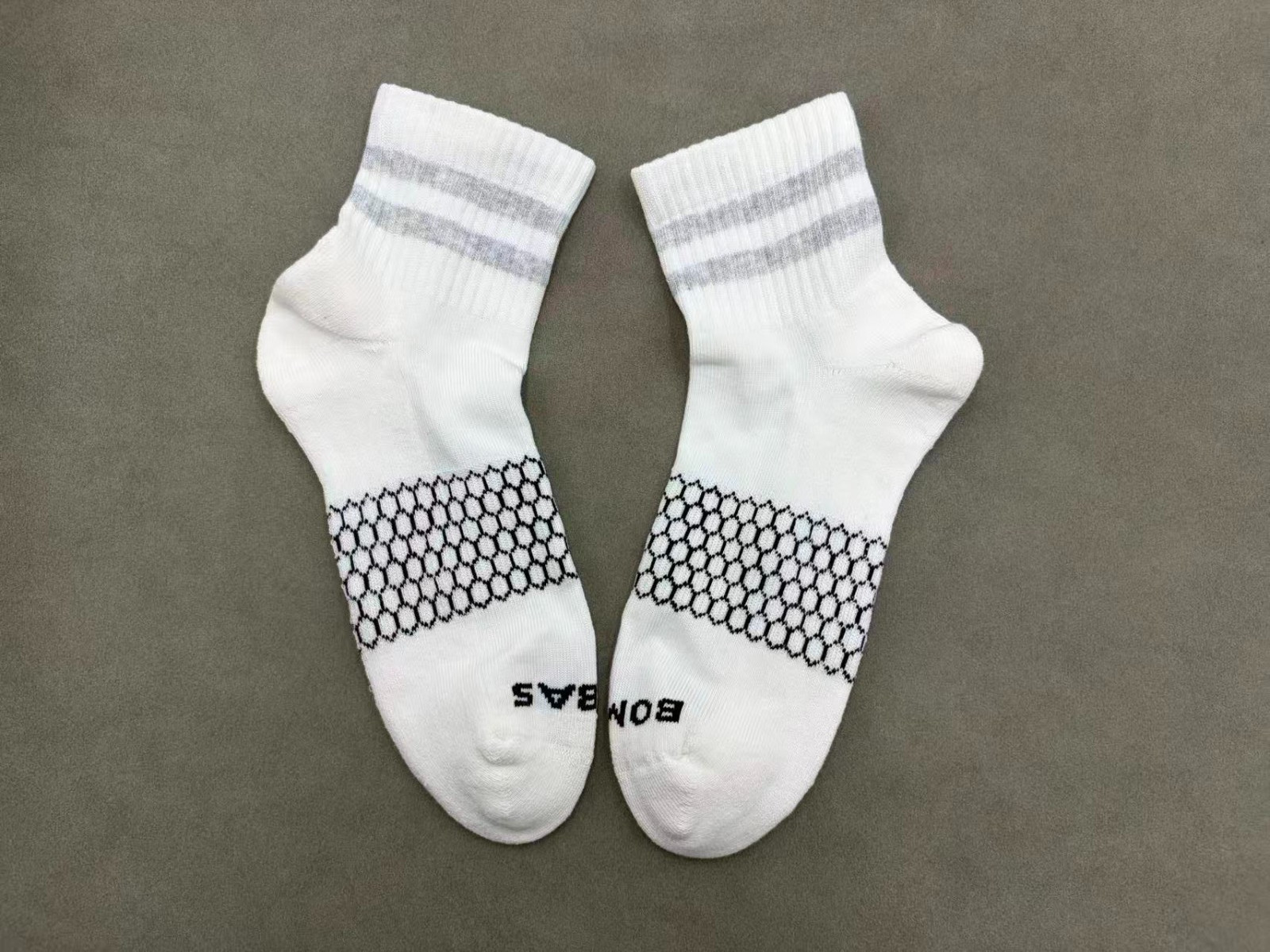 Men’s BOMBAS Honeycomb Quarter socks Size Large 9-13 Gray stripe white 3 Pairs