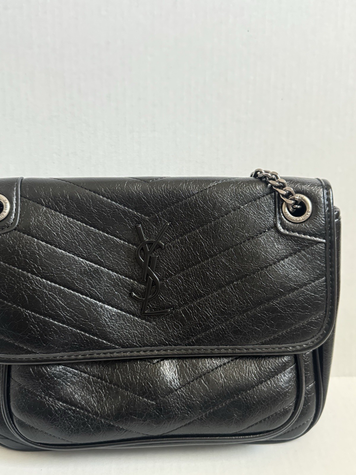 Black Quilted Shoulder/Crossbody Bag Chain Strap Magnetic