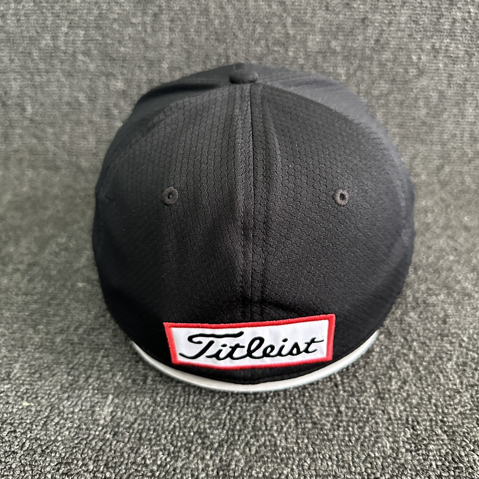 Titleist Golf Fitted Cap Black PRO V1 Curved Brim Hat Size 7 1/8