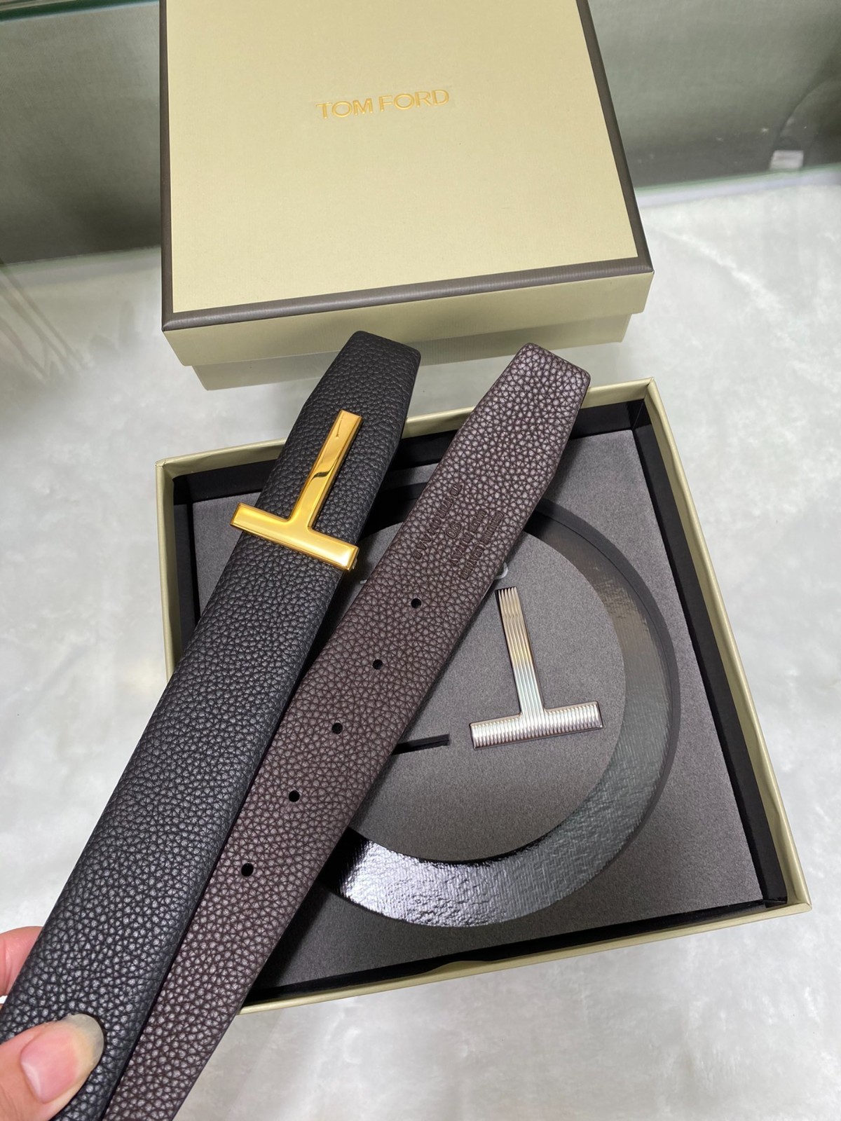 TOM FORD Reversible Black/Brown Leather T Logo Belt Men’s S.S. Buckle