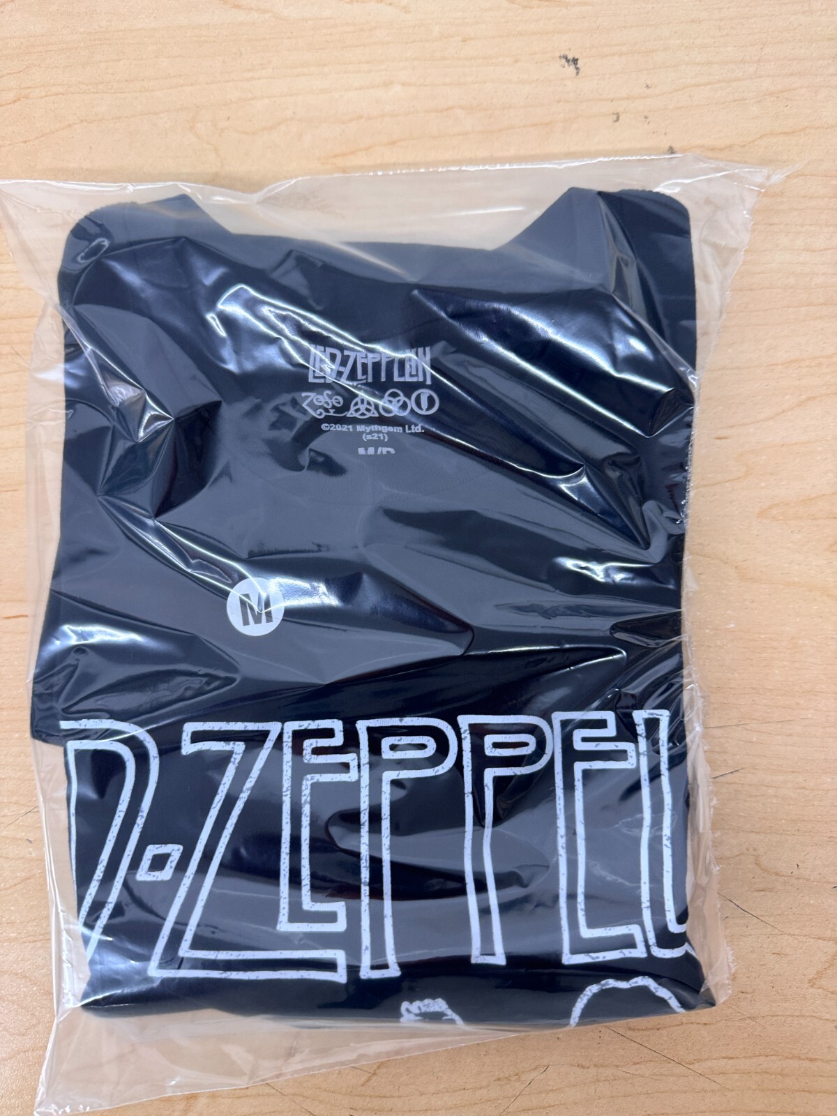 LED ZEPPELIN MENs ORIGINAL AND AUTHENTIC LICENSE 1977 DISTRESS LOGO T SHIRT
