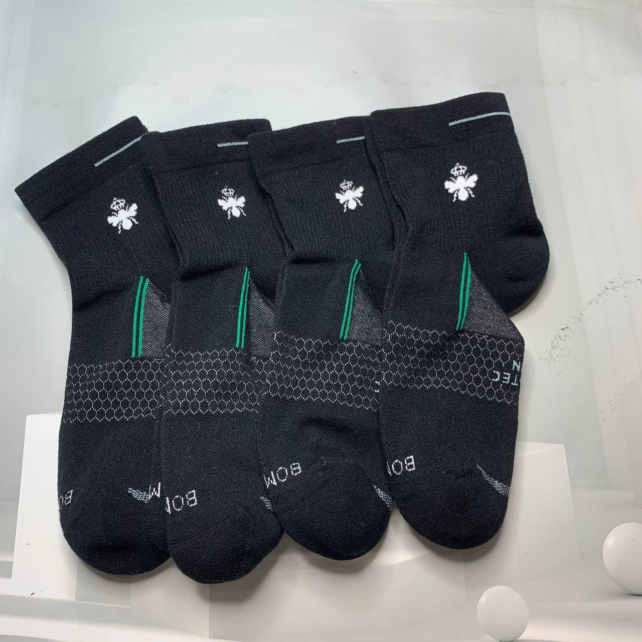Bombas Men’s Quarter Socks 4 Pair Pack Black Green Size M Medium L Large New