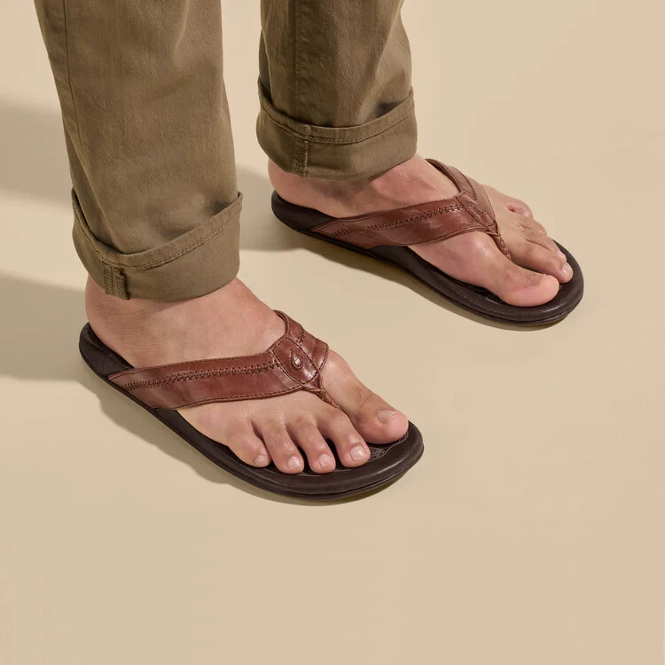 Olukai Men’s Size 11 Hiapo Flip Flop Comfort Beach Outdoor Sandals-Rum/Dark Wood