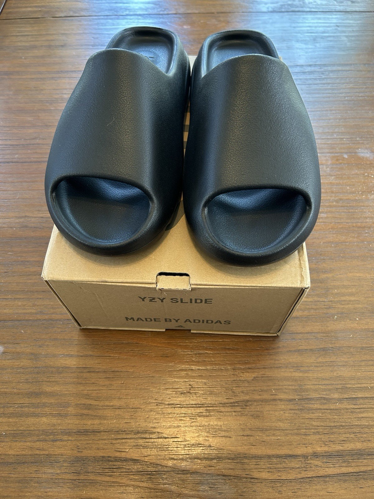 Onyx Adidas Yeezys slides Men’s size 10