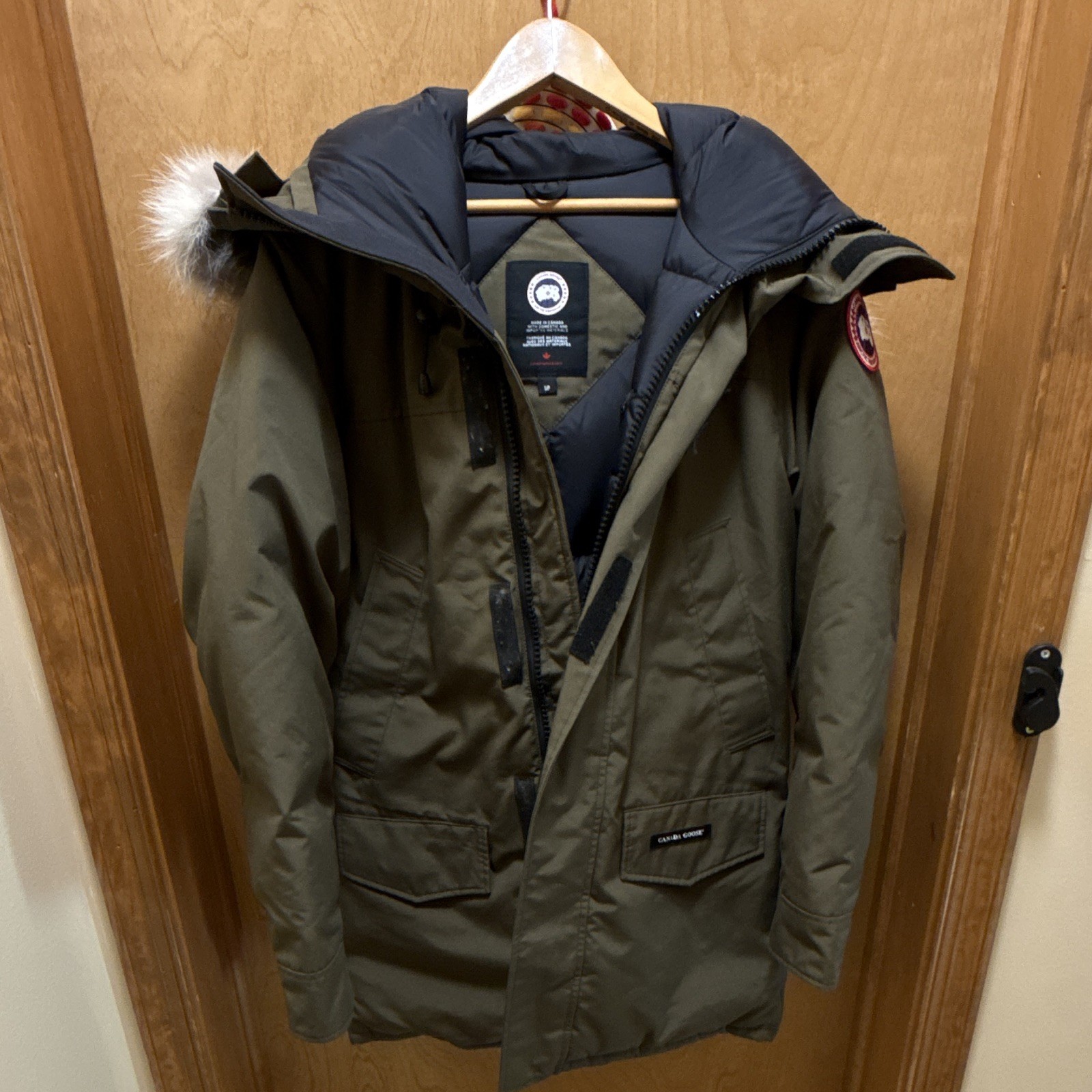 Canada Goose Arctic Program Men’s Green Down Parka Fur Trim Hood Zip Size S