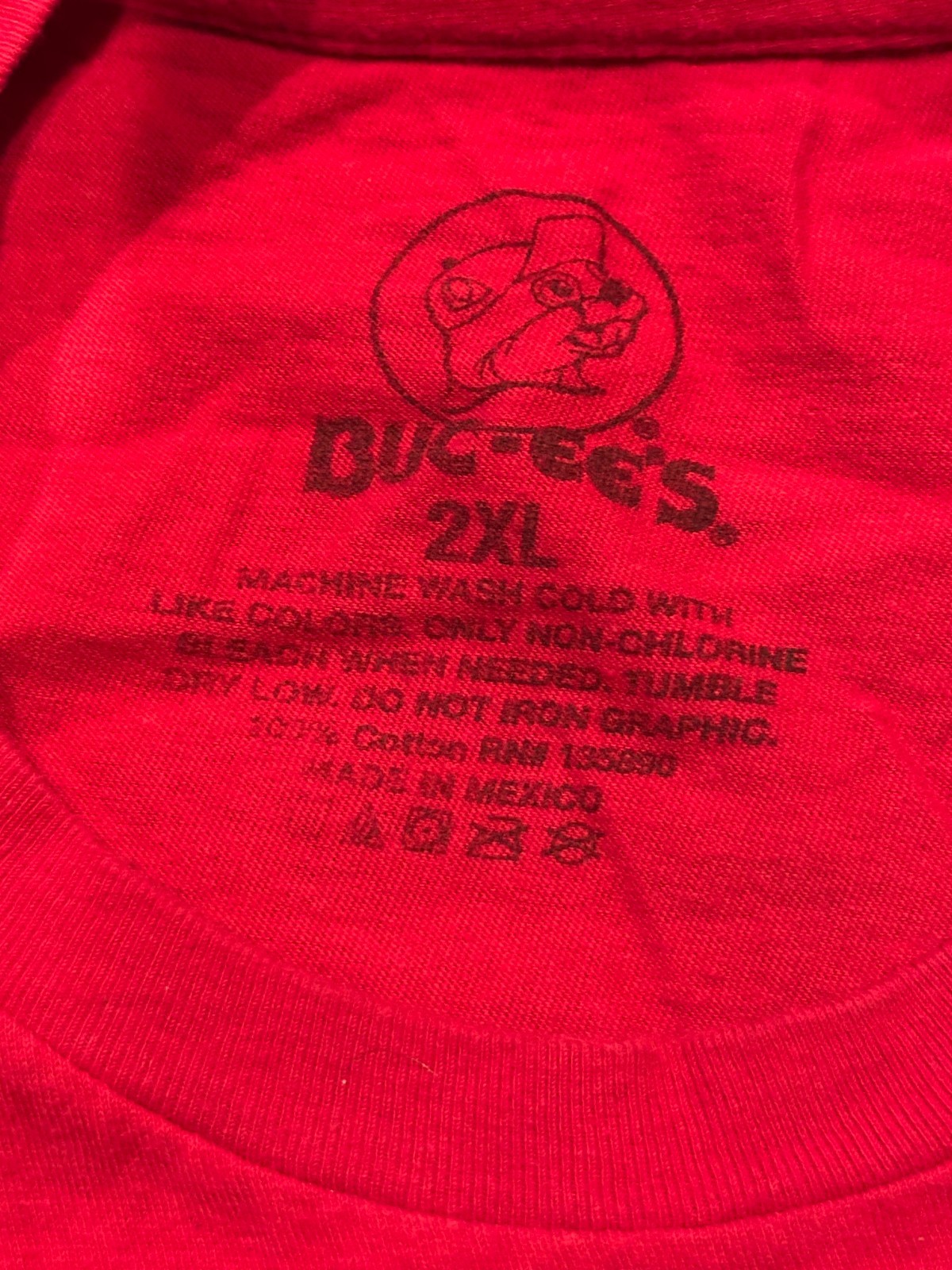 Buc-ee’s Men’s 2XL Red T-Shirt Pre-Owned Excellent Condition Beaver Logo
