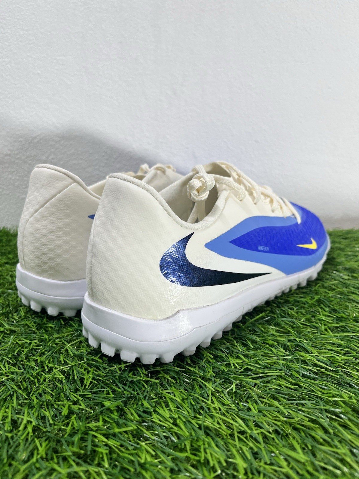 Nike Phantom 6 Abrasion Resistant Soccer Shoes Men HQ2327-400 Size M7.5/W9