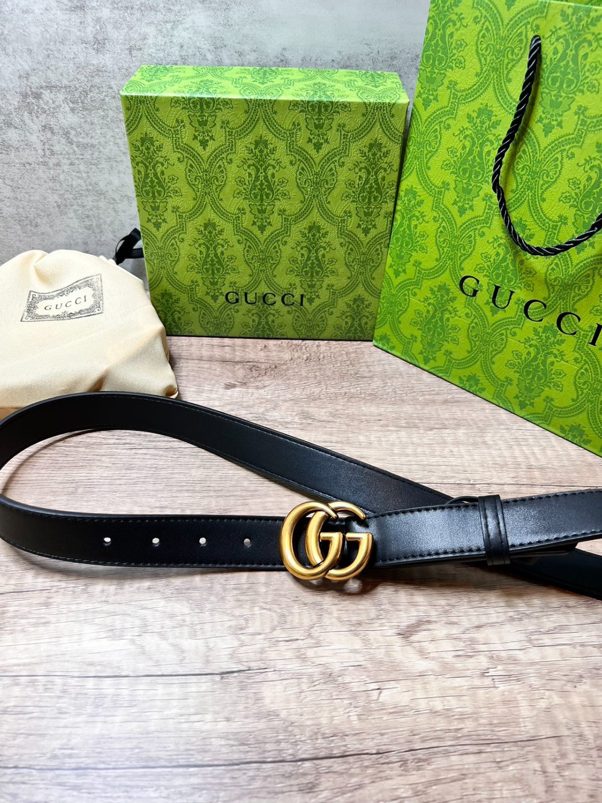 GUCCI BELT BLACK LEATHER 100% AUTHETNIC GOLD BUCKLE M SIZE WOMEN’S CLASSIC ITALY