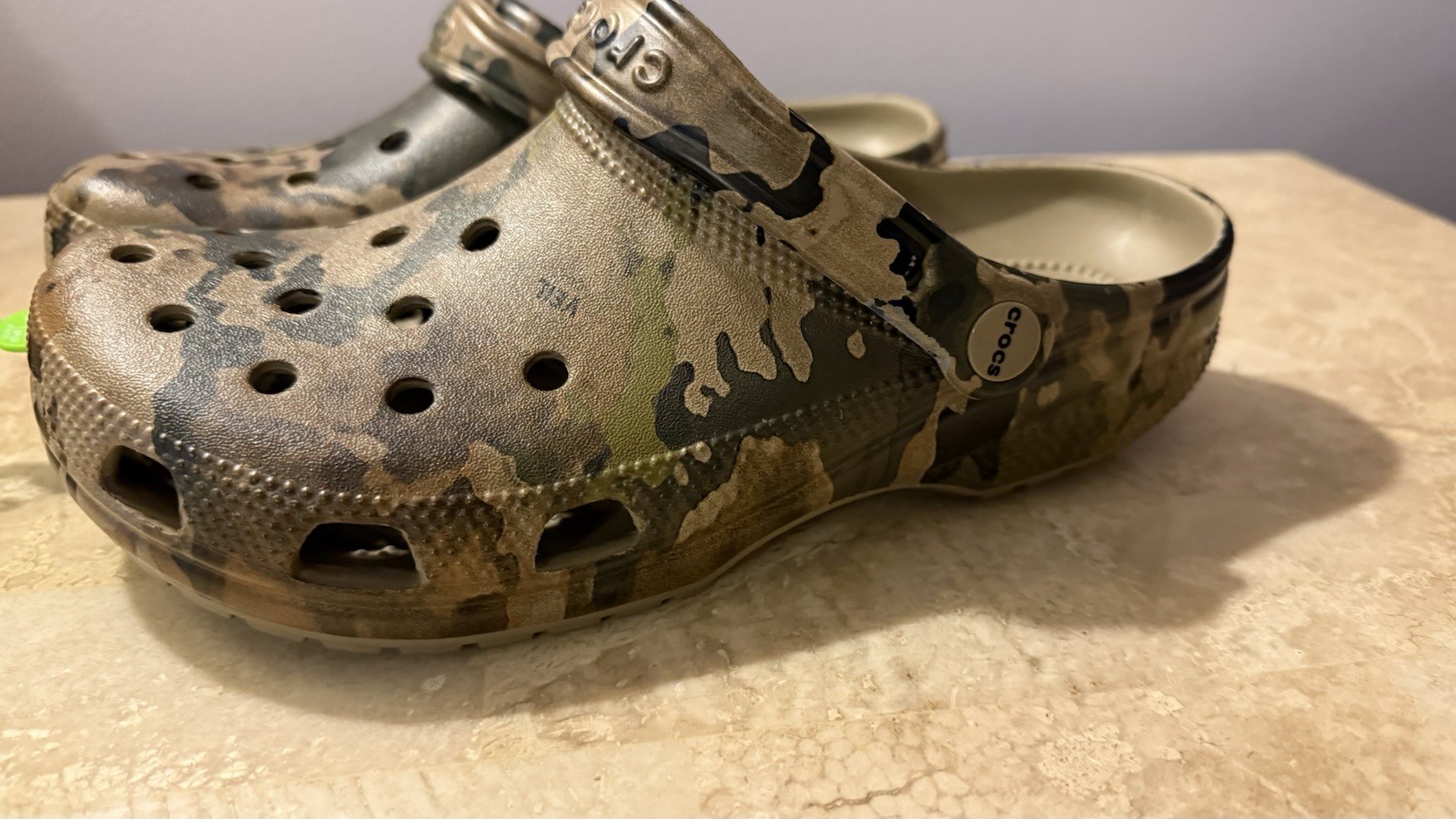 Authentic Crocs Veil Comfort Classic Clogs Size: Men 4 / Women 6 Camo Green New