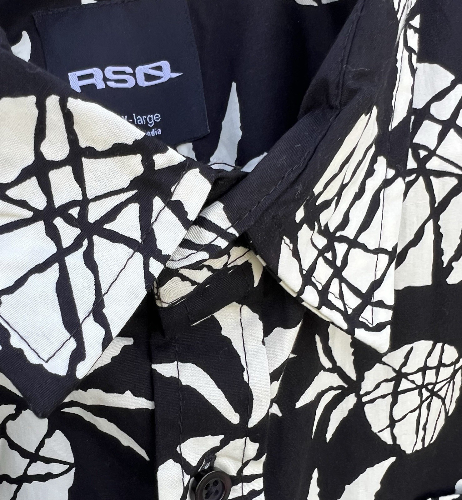 RSQ Hawaiian Shirt Mens 2XL Black Pineapple Print Beach Travel Cotton NWT