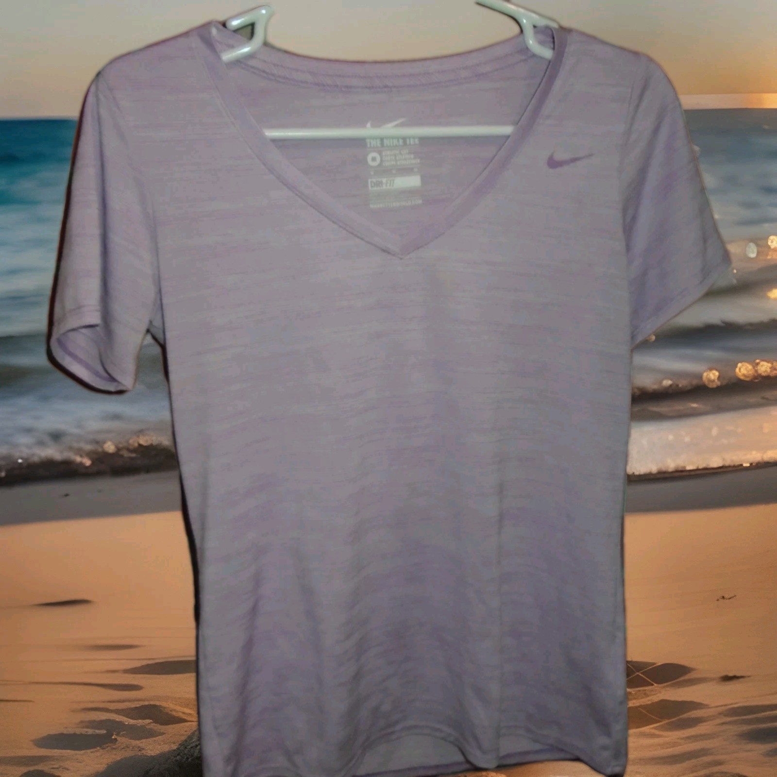 NIKE DRI FIT WOMANS VNECK ATHLETIC LIGHT PURPLE TSHIRT SIZE MEDIUM
