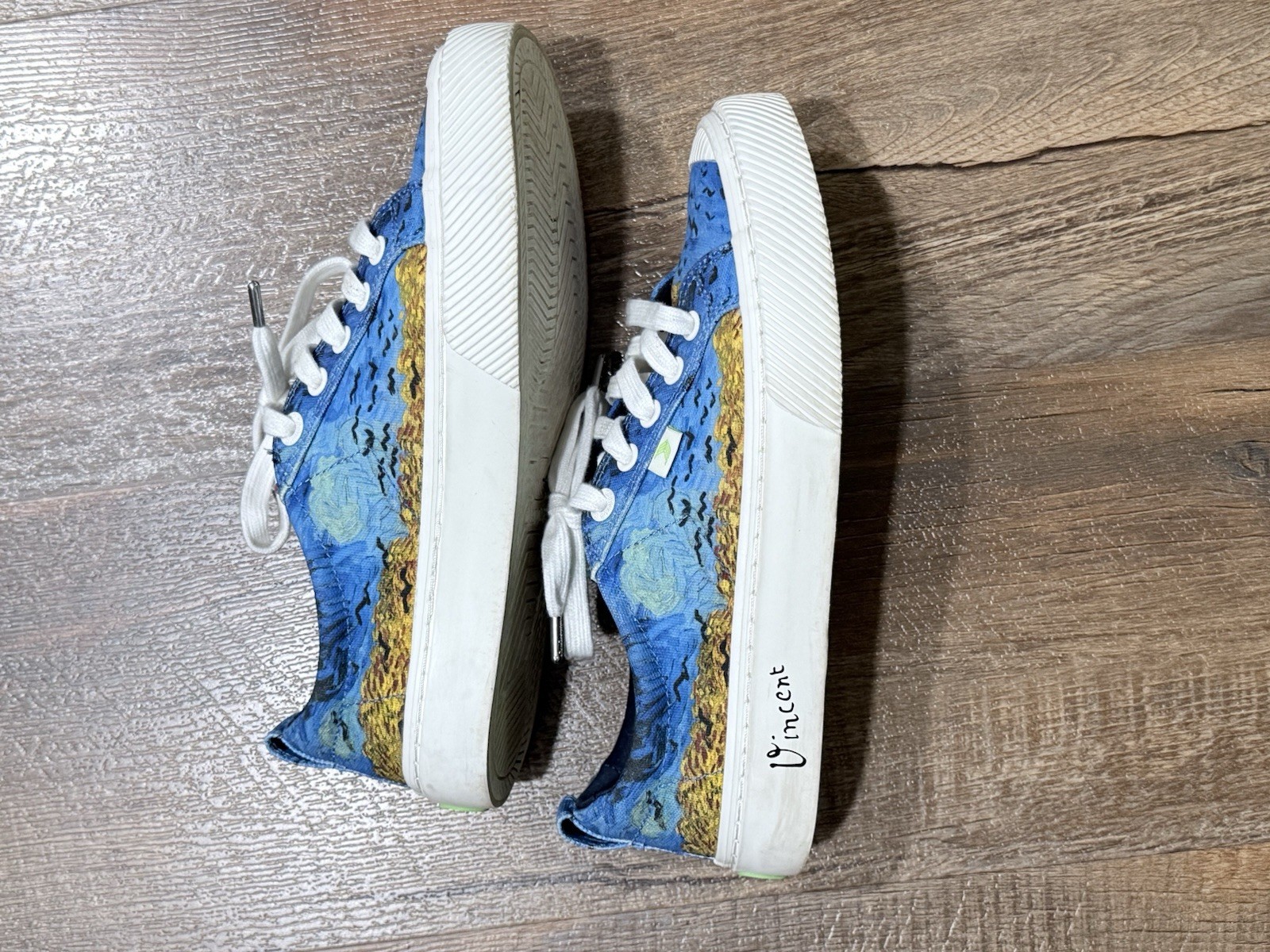 Cariuma Van Gogh Museum Art Low Top Lace-Up Sneakers Blue/White Canvas Cork