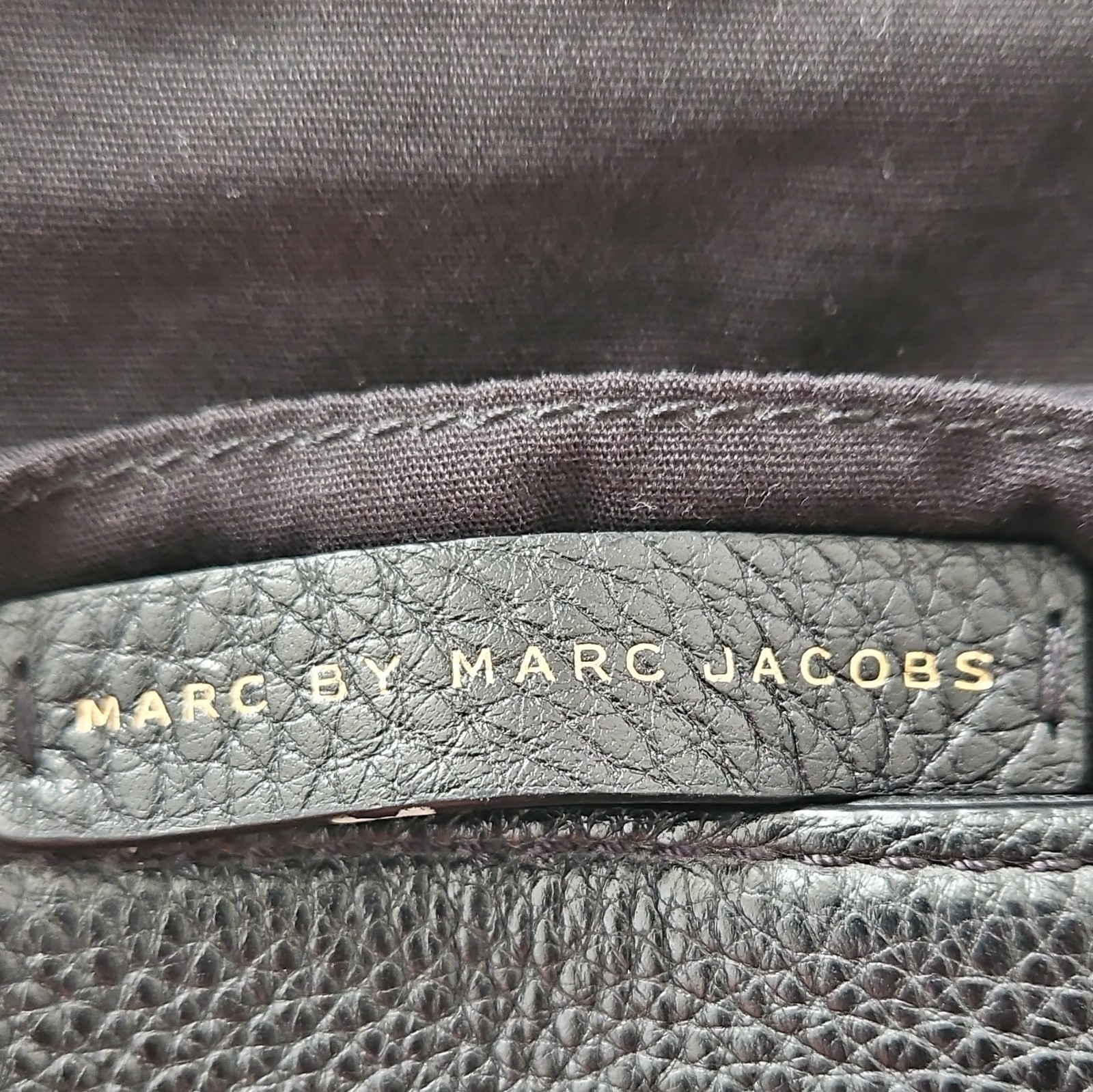 Marc by Marc Jacobs Women’s Black Pebbled Crossbody Zip/Magnetic Gold Pockets