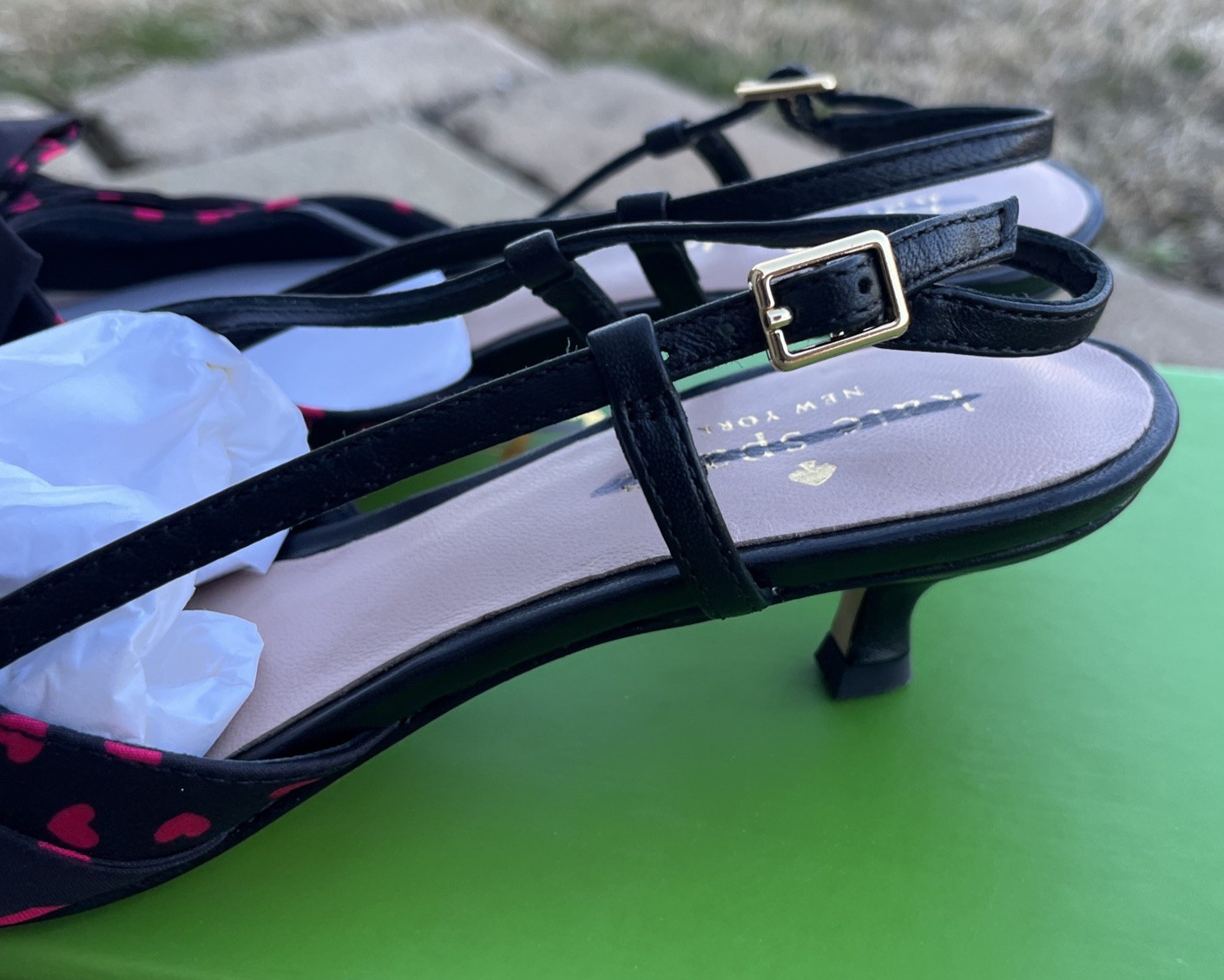 Kate Spade Daxton Heart Kitten Heel Slingback Black/Red Women 6.5M Red hearts