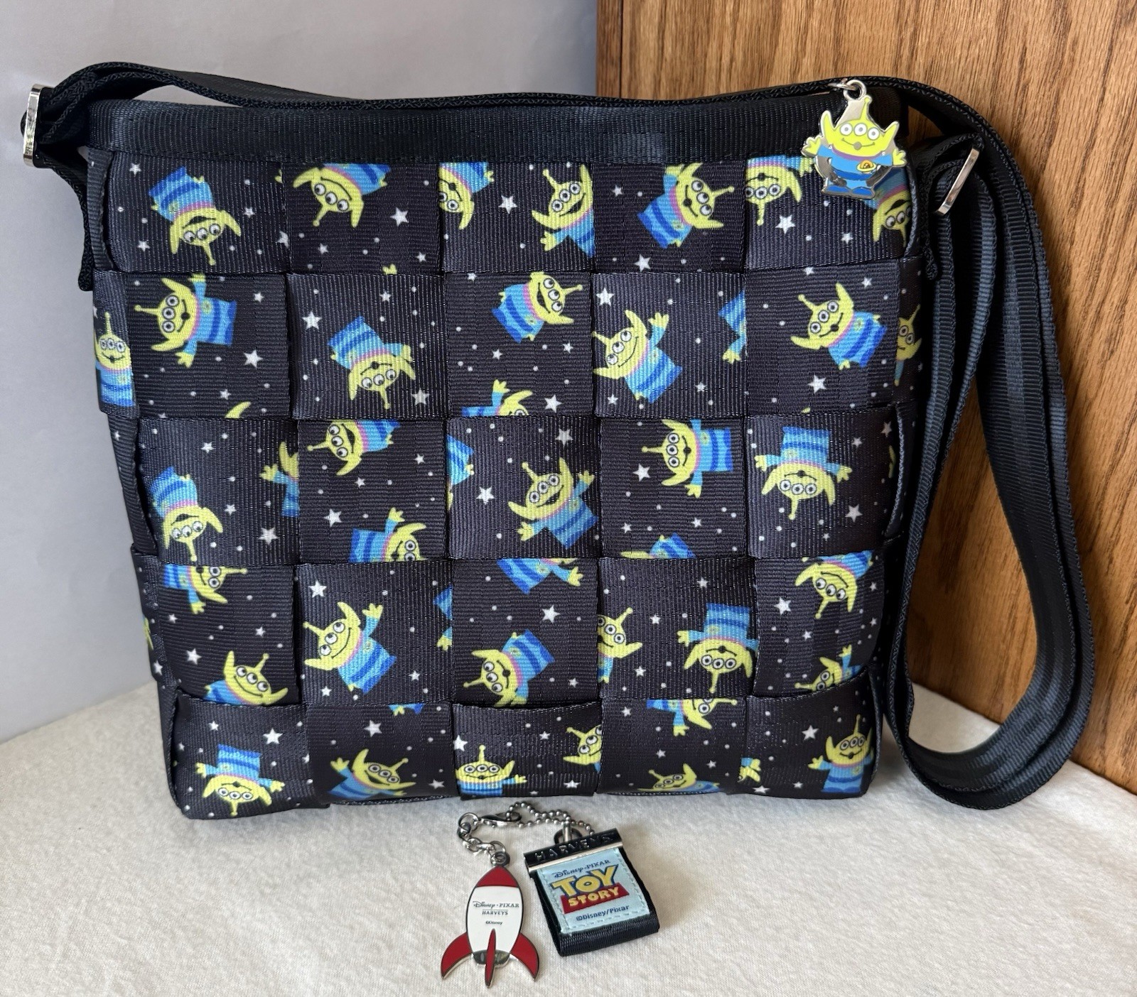 Harveys Seatbelt Bag Disney Toy Story Mini Messenger Aliens