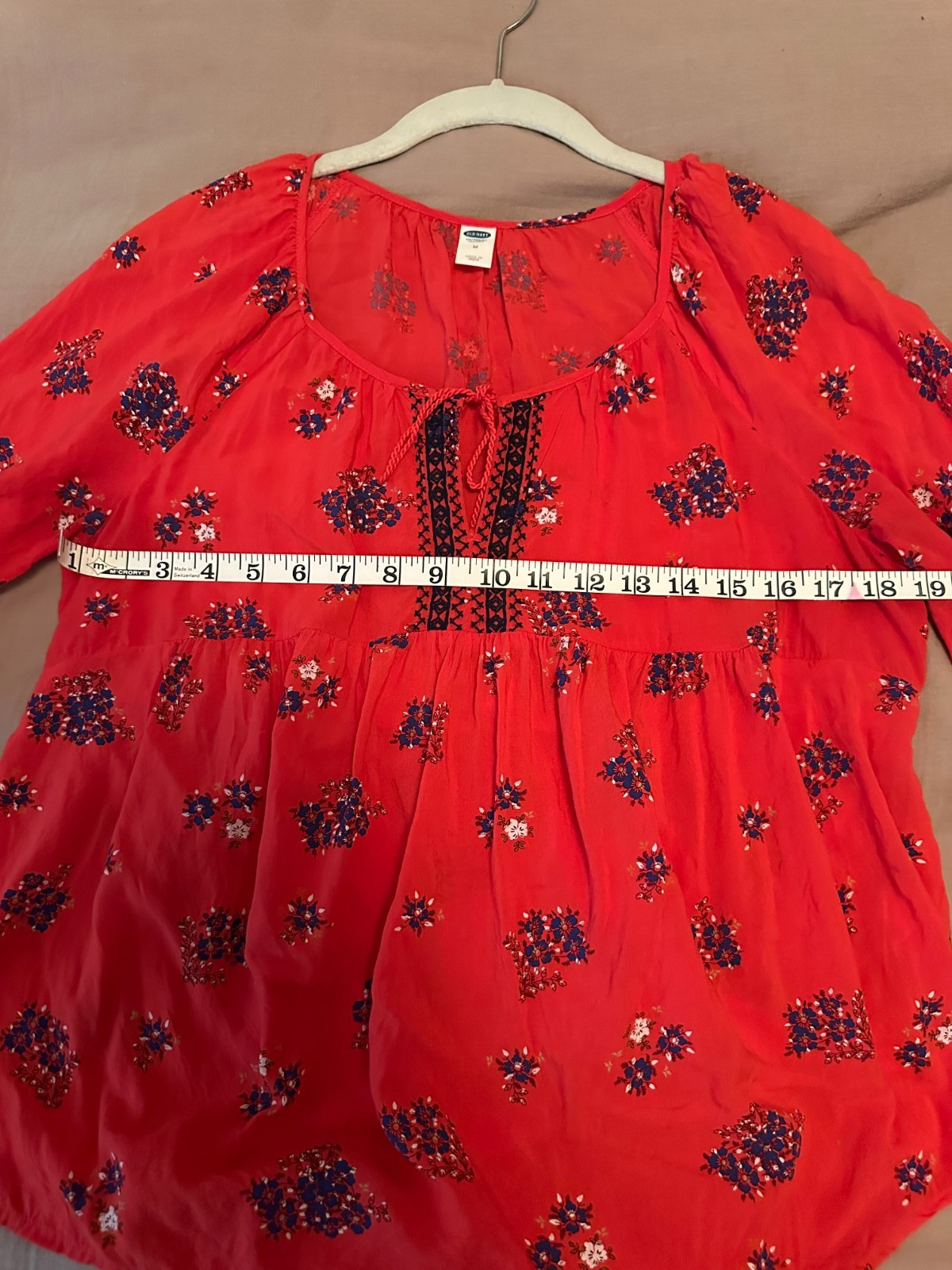Womens Old Navy Soft Red and Black floral peasant Boho Summer blouse – Size M