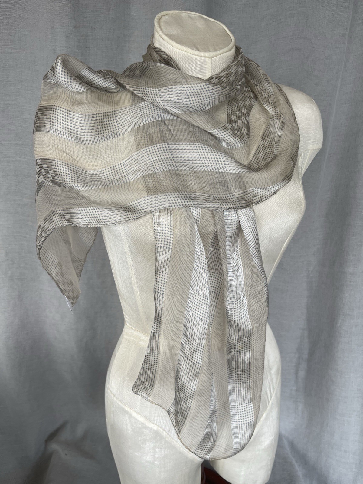Echo New York Plaid Scarf Sheer Houndstooth Oblong Wrap Grey Beige Neutral Check