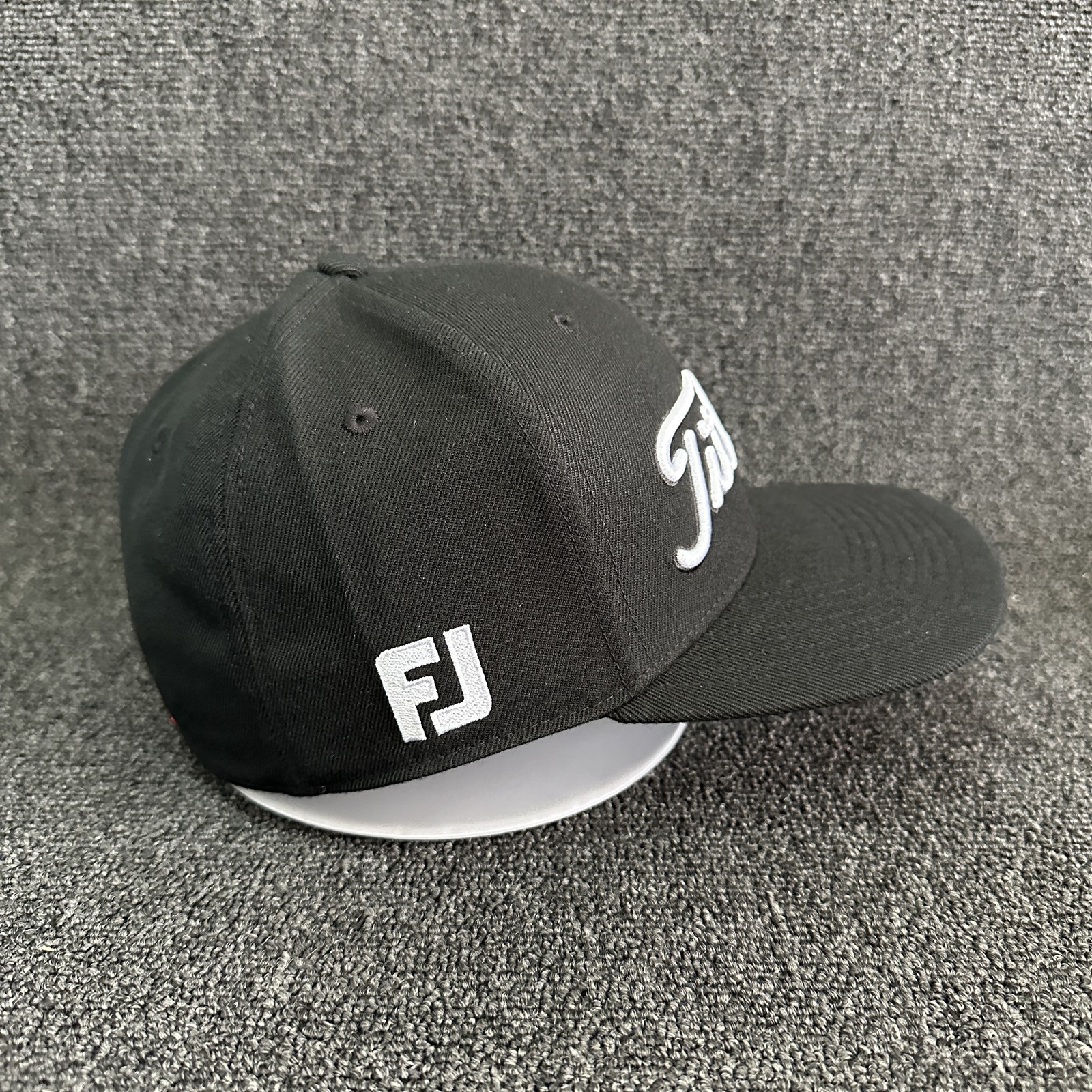 Titleist Pro V1 Golf Fitted Flat Brim Black Hat Size 7 1/8（57cm）