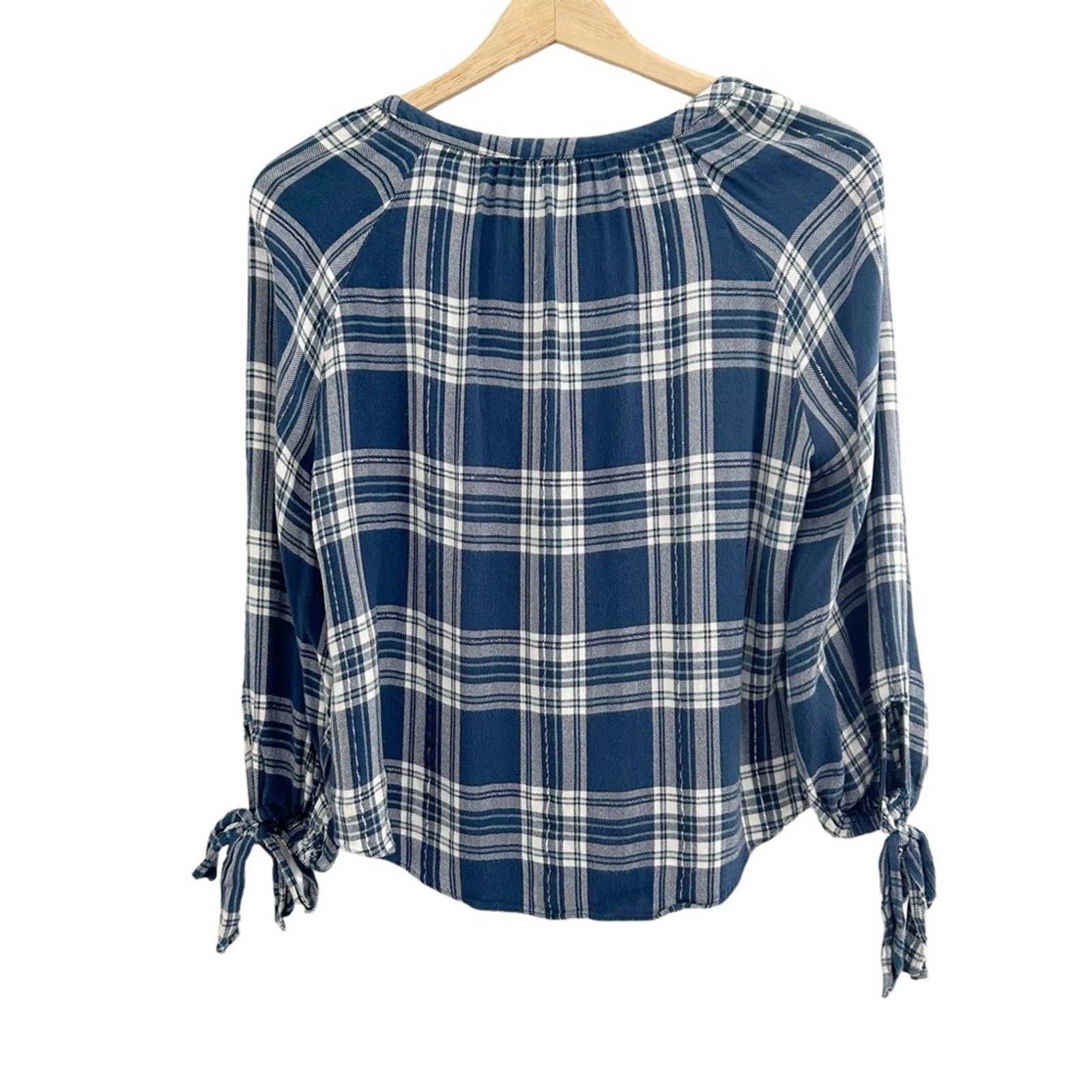 White House Black Market Size 6 Blue, White, Silver Plaid Bow Sleeve Blouse