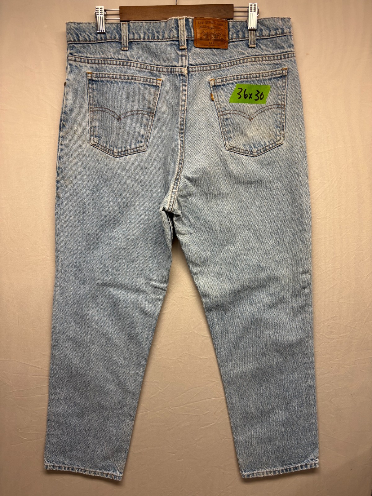 Levi’s 540 Jeans Mens Light Wash Blue Denim Relaxed Fit Straight Leg 36×30